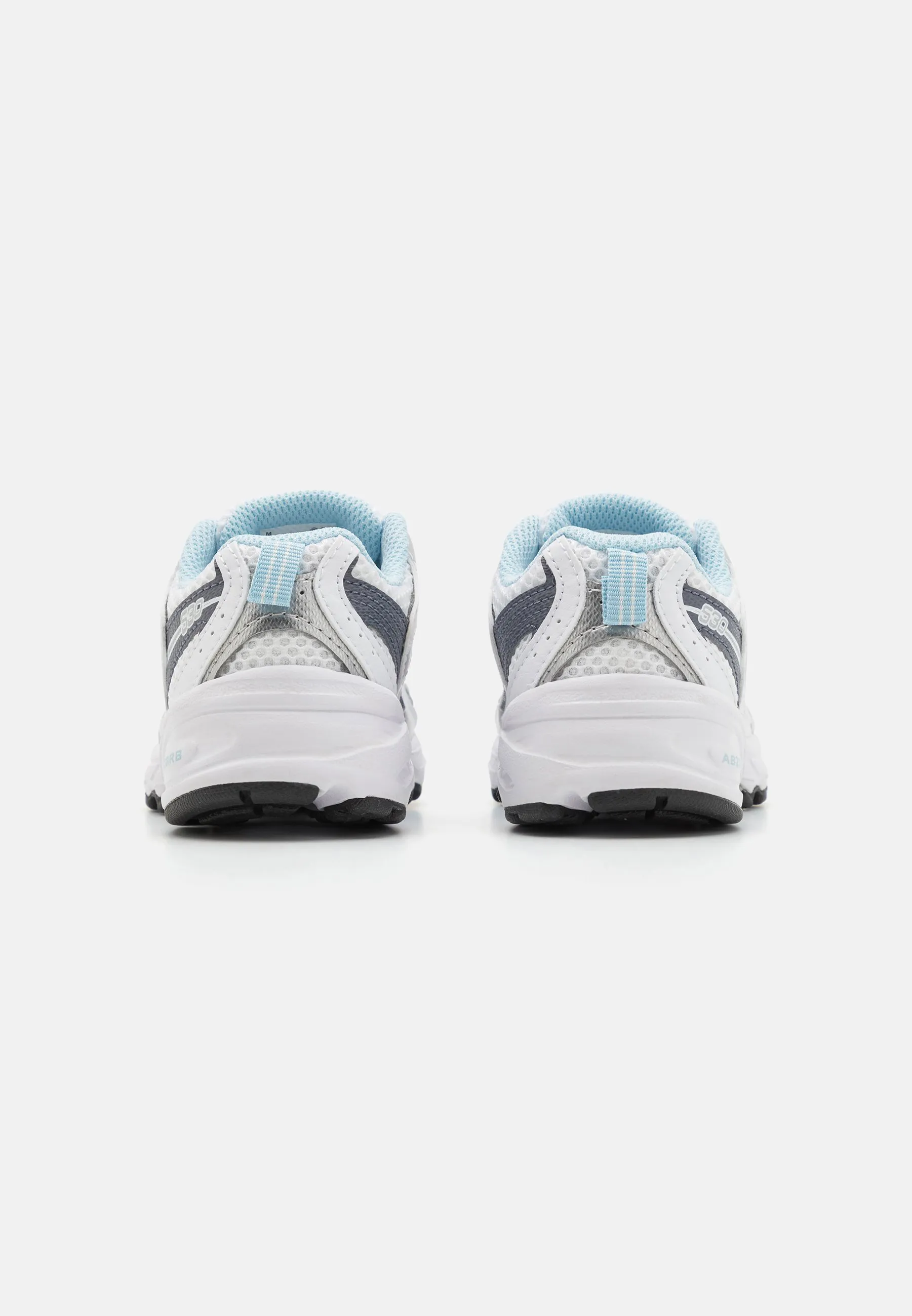 530 UNISEX   ZAPATILLAS