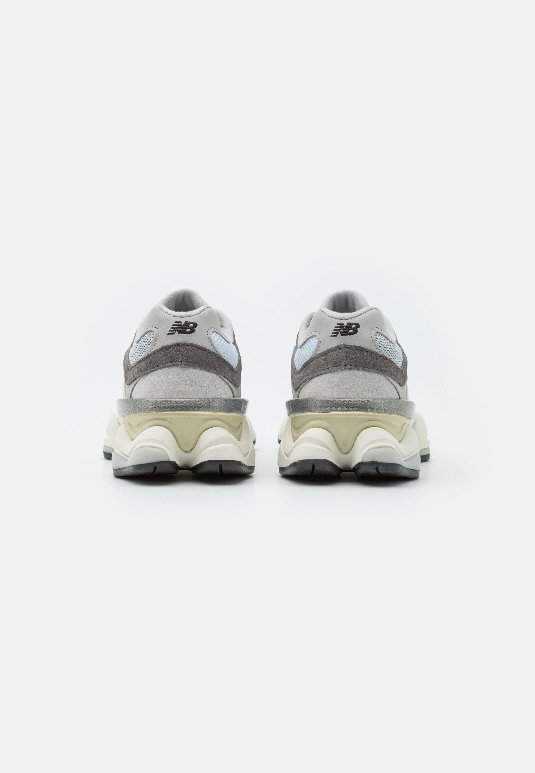 9060 UNISEX  ZAPATILLAS