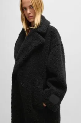 Abrigo cruzado oversize fit en imitación de piel
