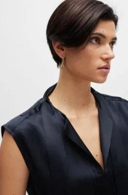 Blusa de seda sin mangas con lazo en el cuello
