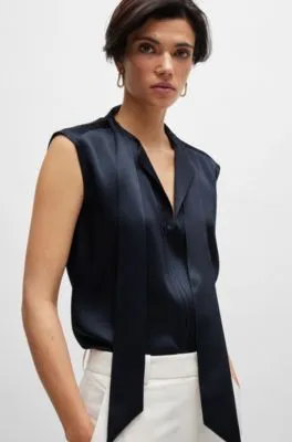 Blusa de seda sin mangas con lazo en el cuello