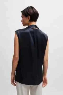 Blusa de seda sin mangas con lazo en el cuello