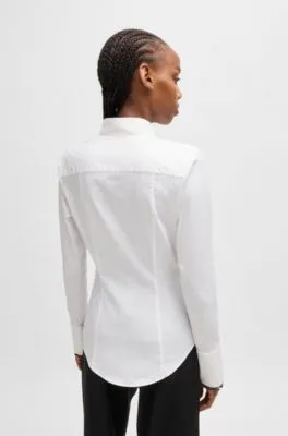 Blusa HUGO x Les Benjamins slim fit con ribetes de cuentas