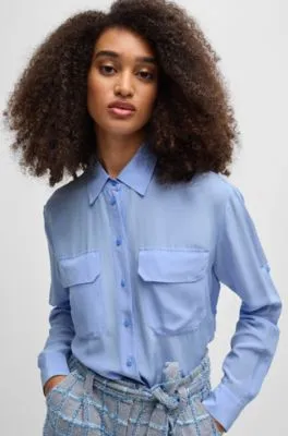 Blusa relaxed fit en lona lavada a la arena con cuello en pico