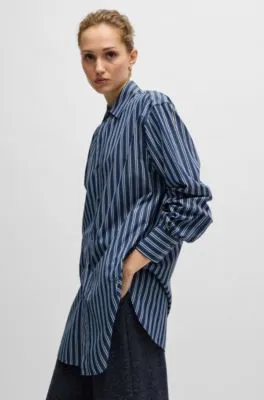Blusa slim fit de algodón a rayas con monograma