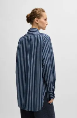 Blusa slim fit de algodón a rayas con monograma
