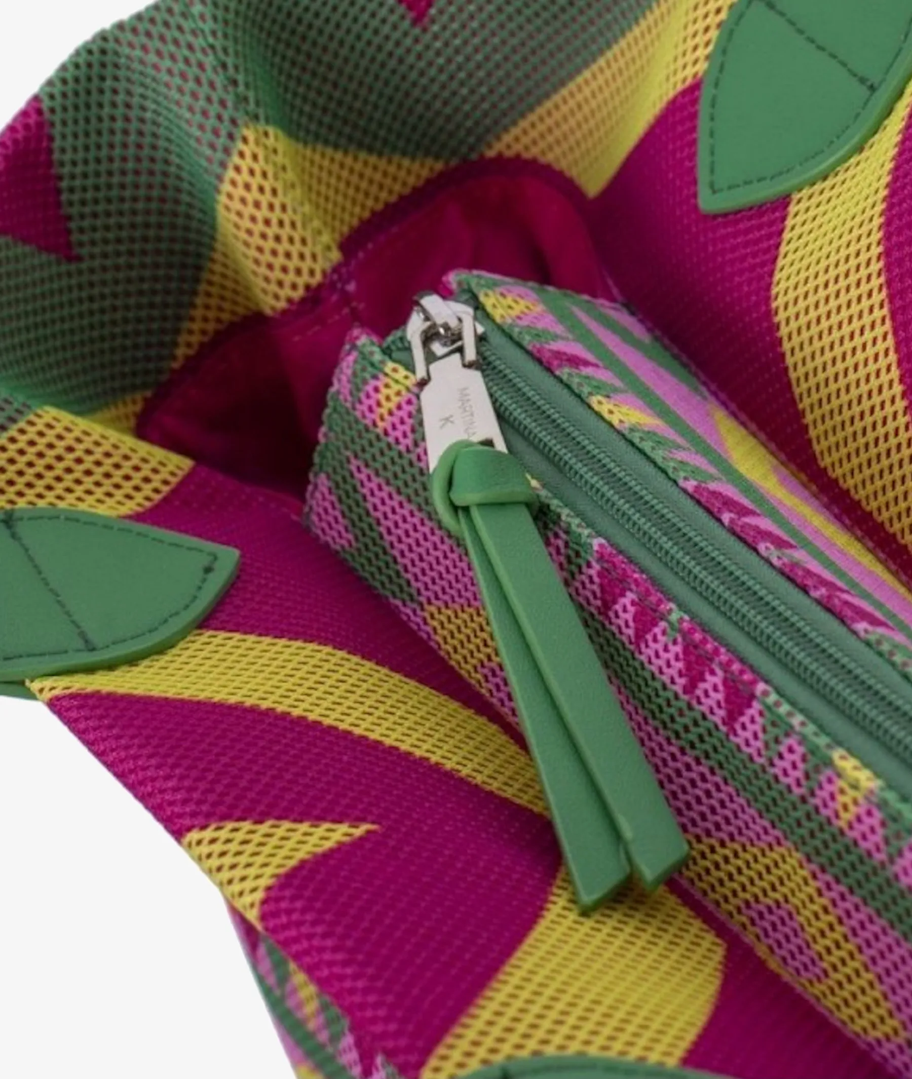 BOLSO TEXTIL MARTINA K 716200801 EN MULTICOLOR  MEDIDAS 37 X 28 X 12 CMTS