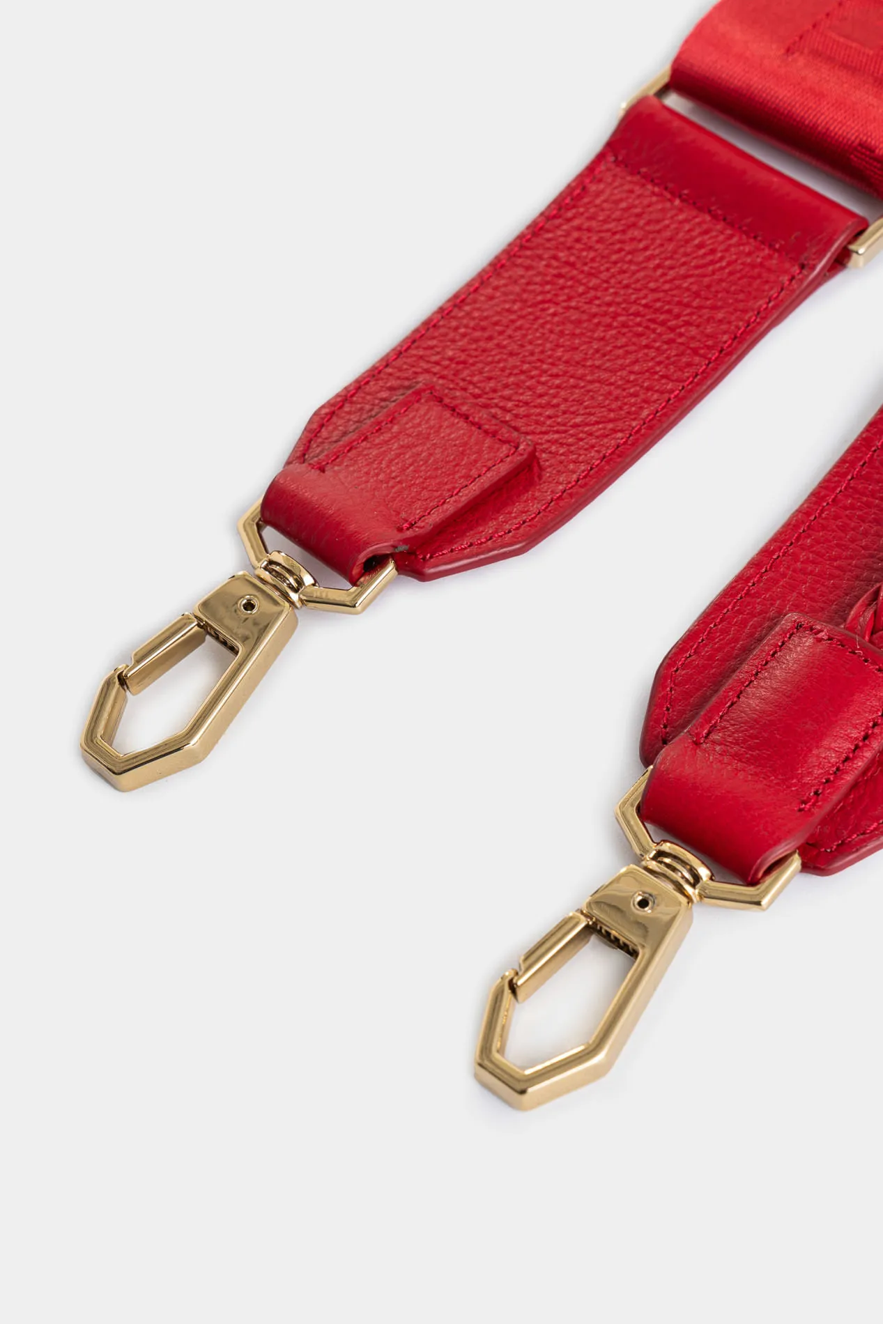 Cargadera lirio de cuero para mujer detalle tejido