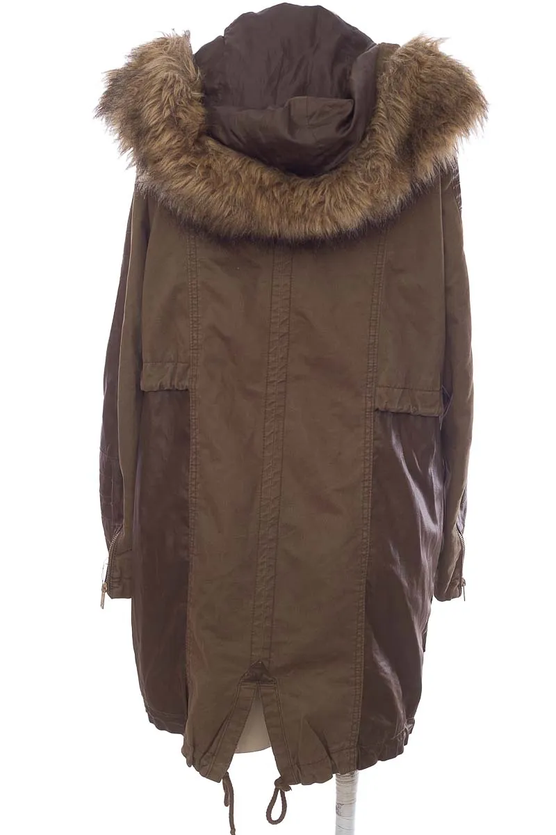 CHAQUETA / ABRIGO COLOR VERDE  BERSHKA