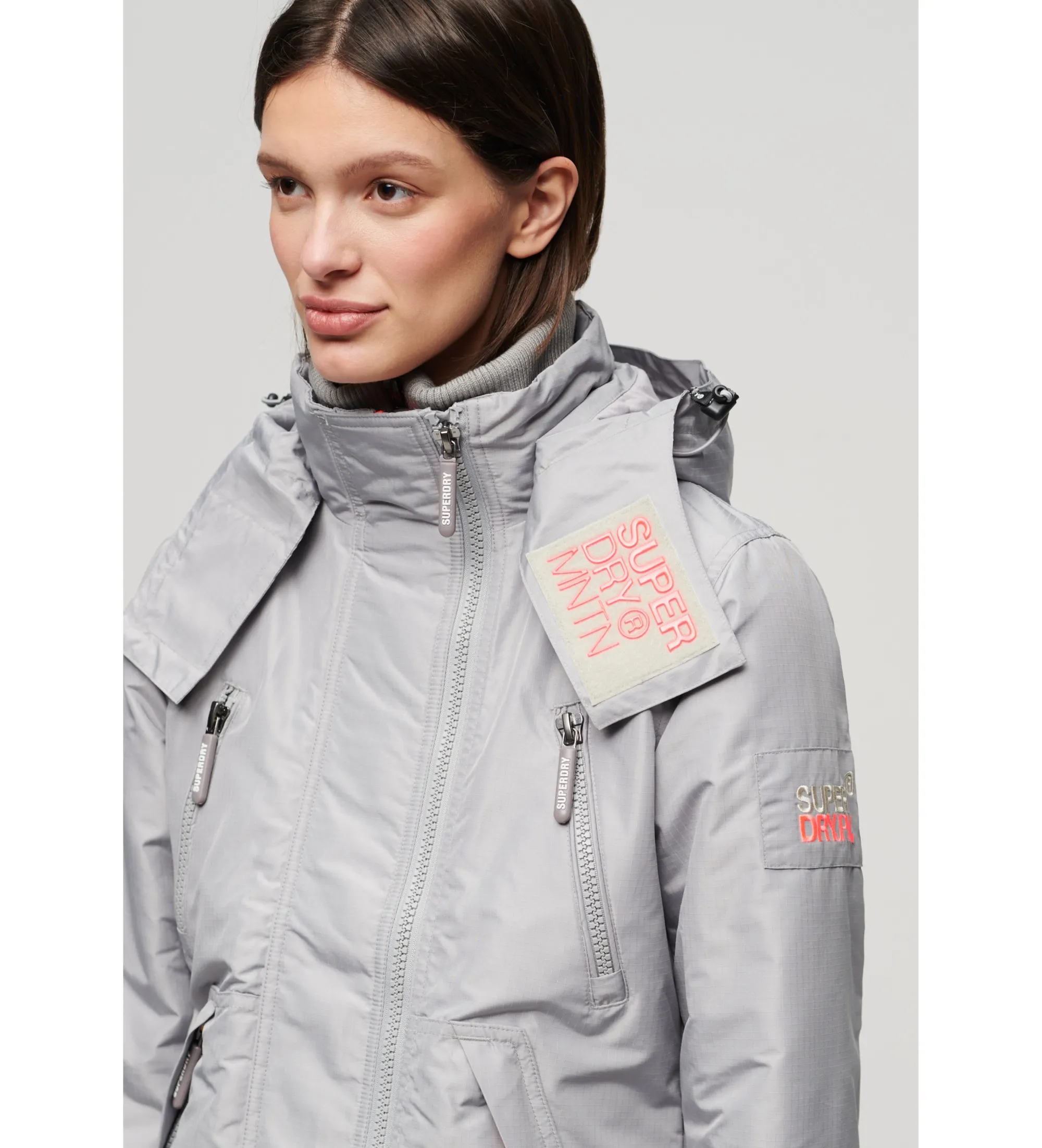 CHAQUETA CORTAVIENTOS MOUNTAIN SDWINDCHEATER GRIS