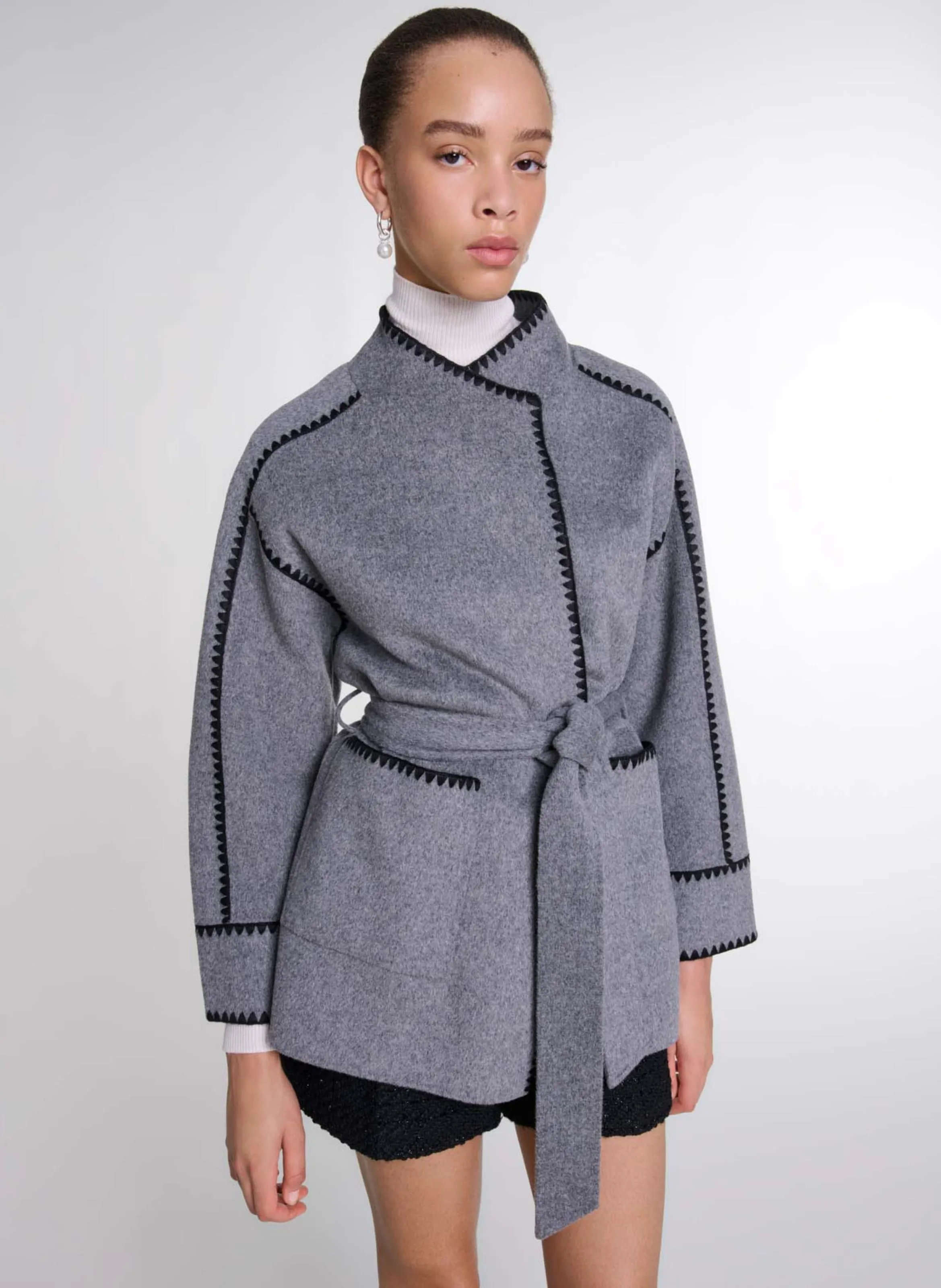 Chaqueta de mezcla de lana con cuello alto en gris