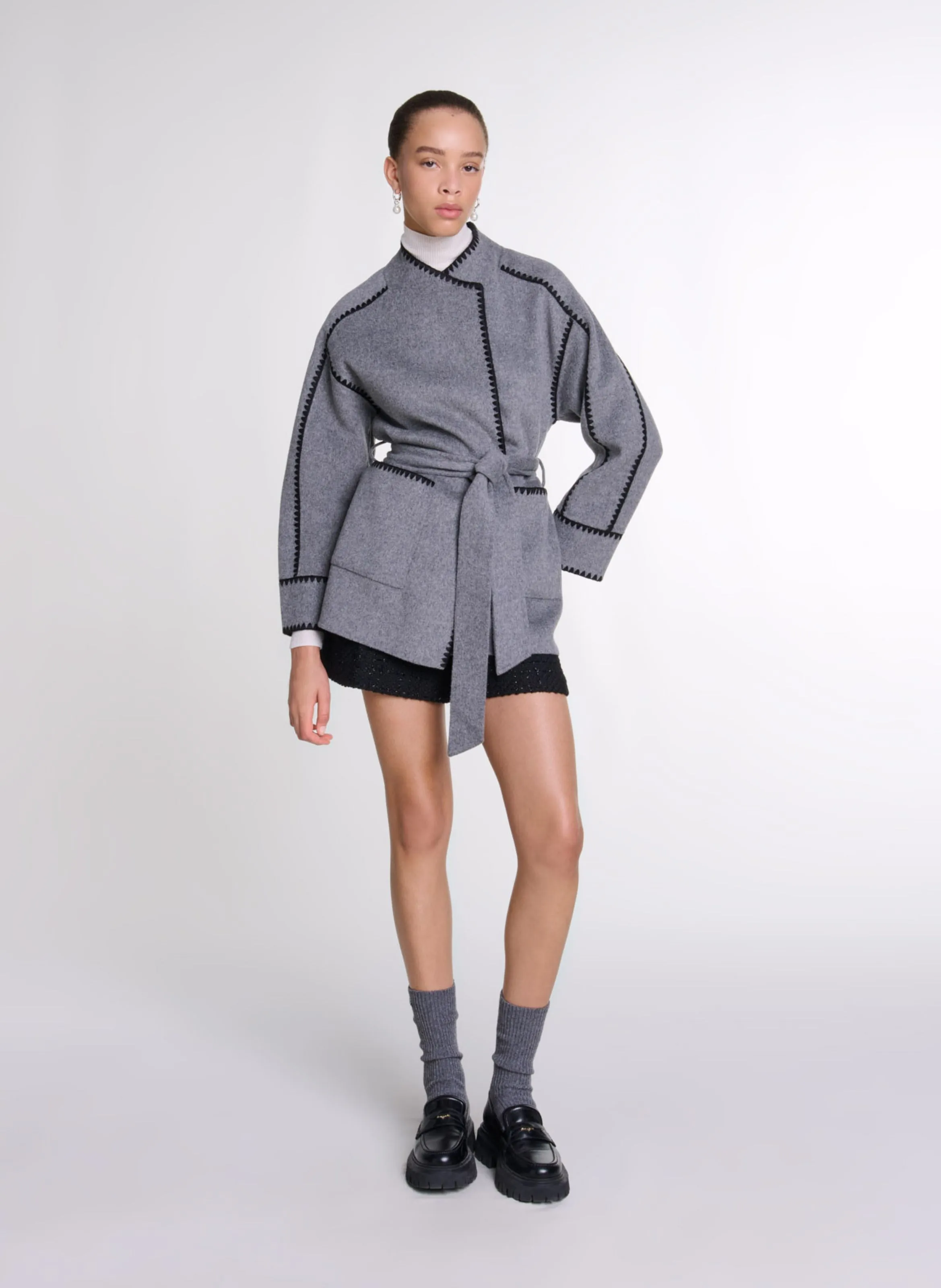 Chaqueta de mezcla de lana con cuello alto en gris