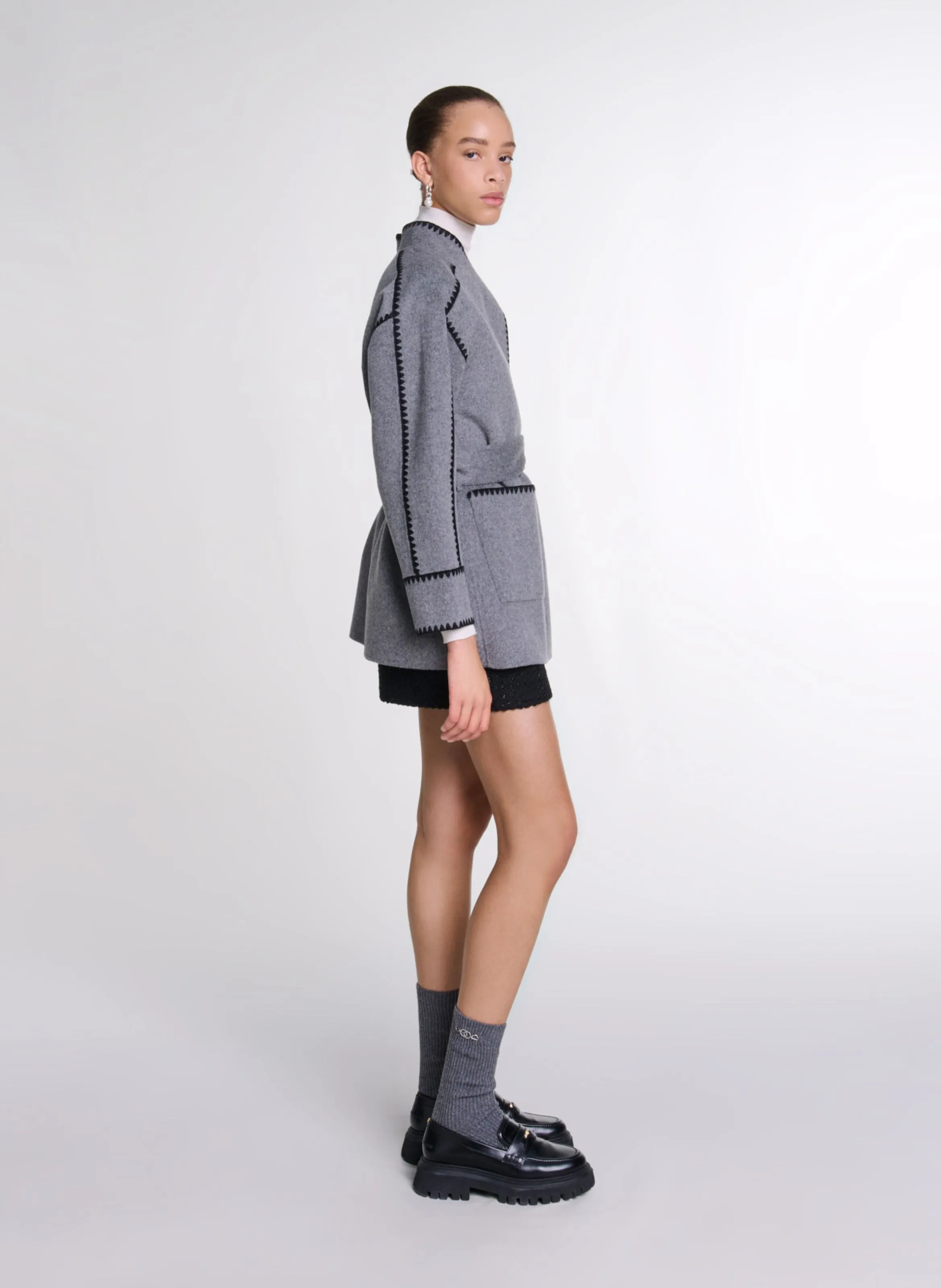 Chaqueta de mezcla de lana con cuello alto en gris