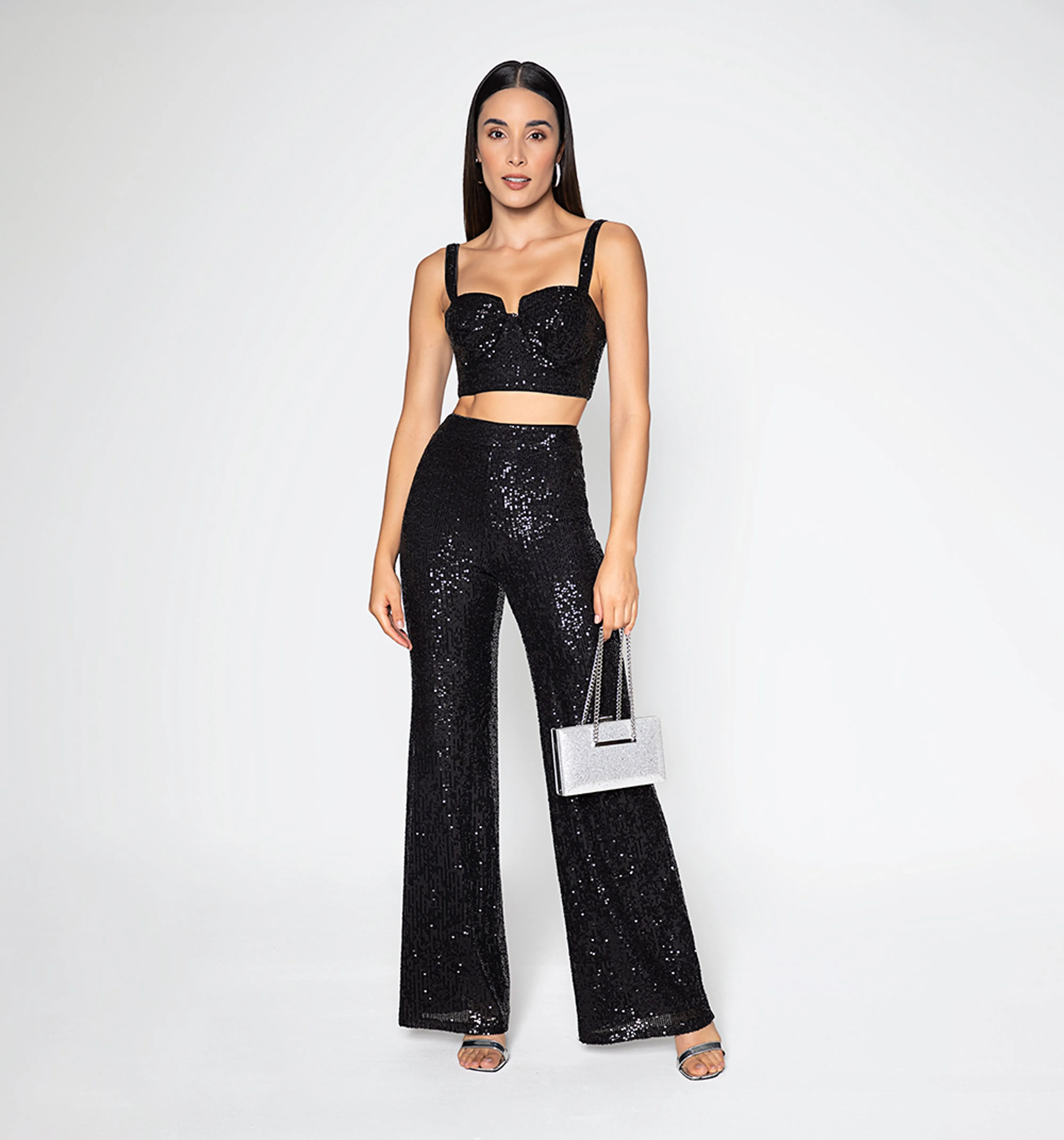 Conjunto con crop top y pantalon laro bo