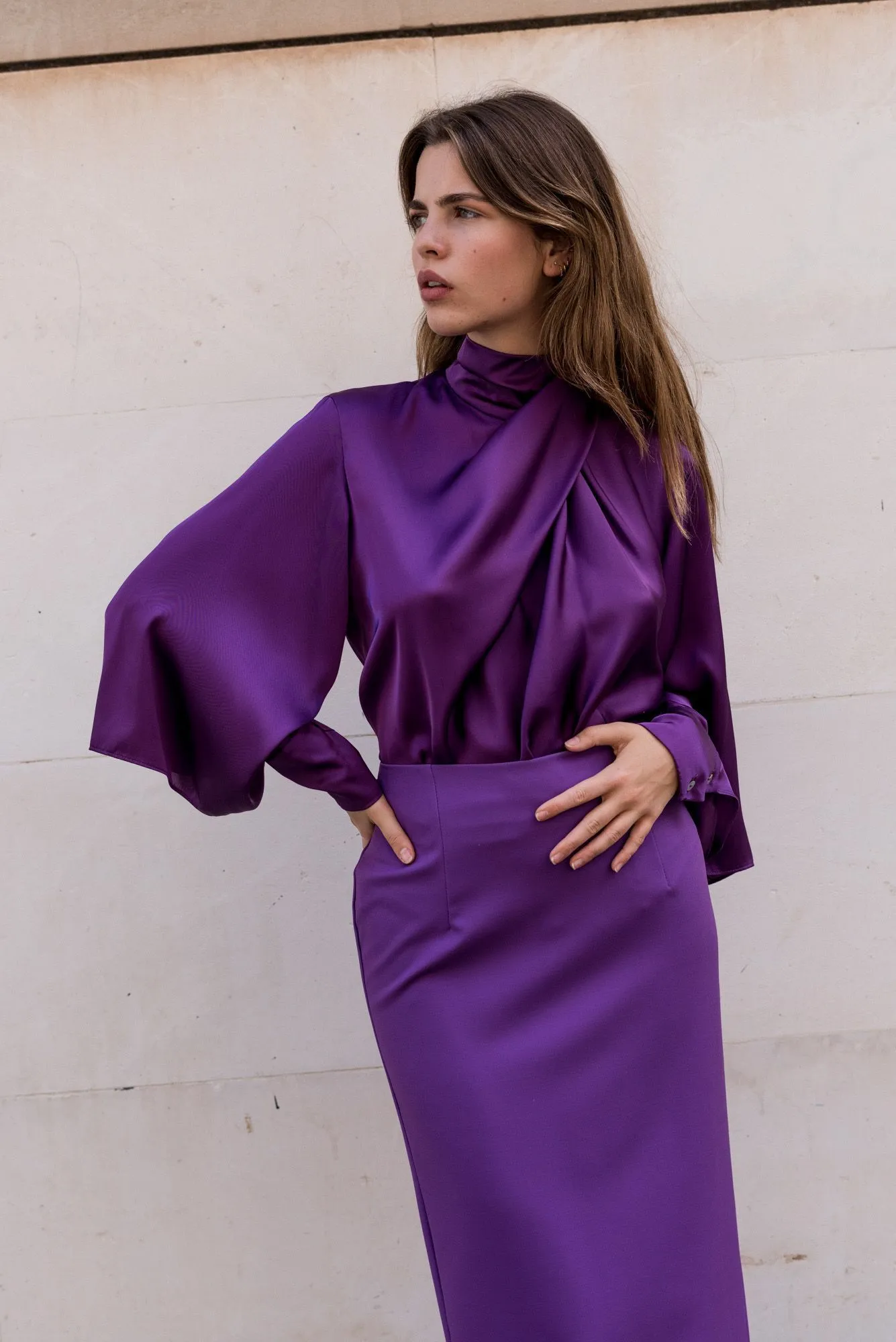 Fada midi abertura trasera para mujer color purpura
