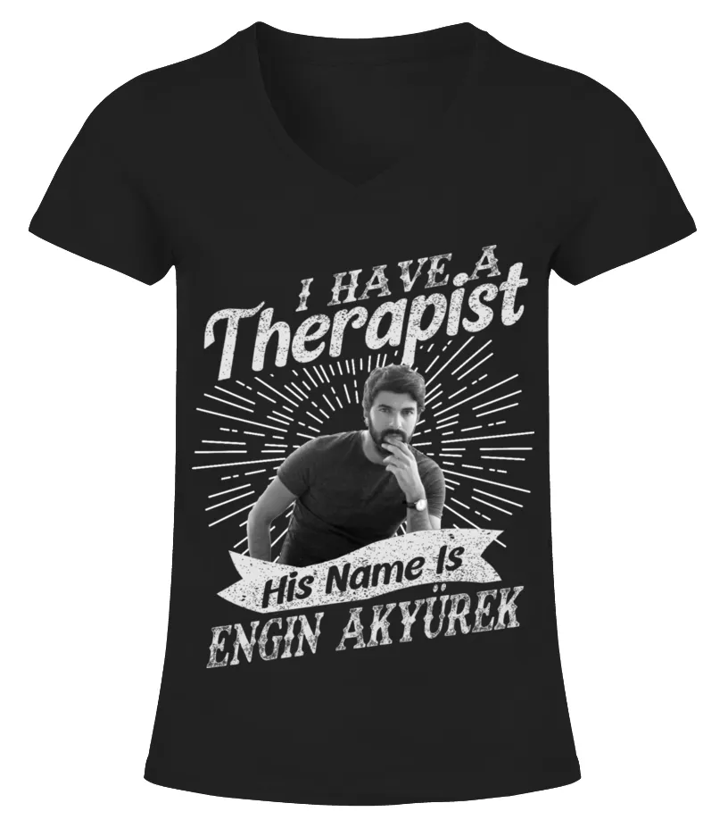 HIS NAME IS ENGIN AKYUREK Camiseta cuello pico Mujer