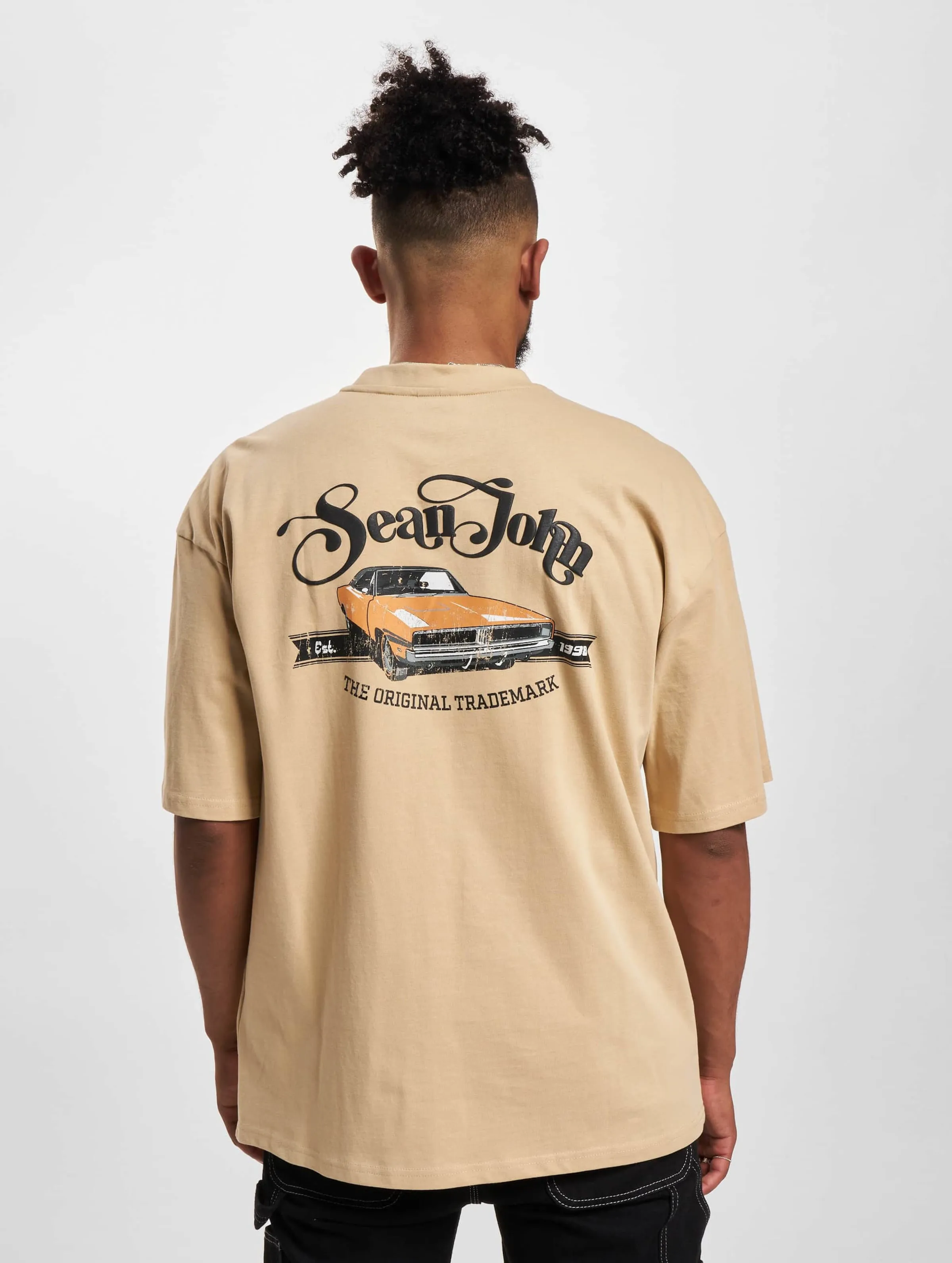 JM2330201 SJ SCRIPT LOGO RETRO CAR BACKPRINT PEACHED TEE