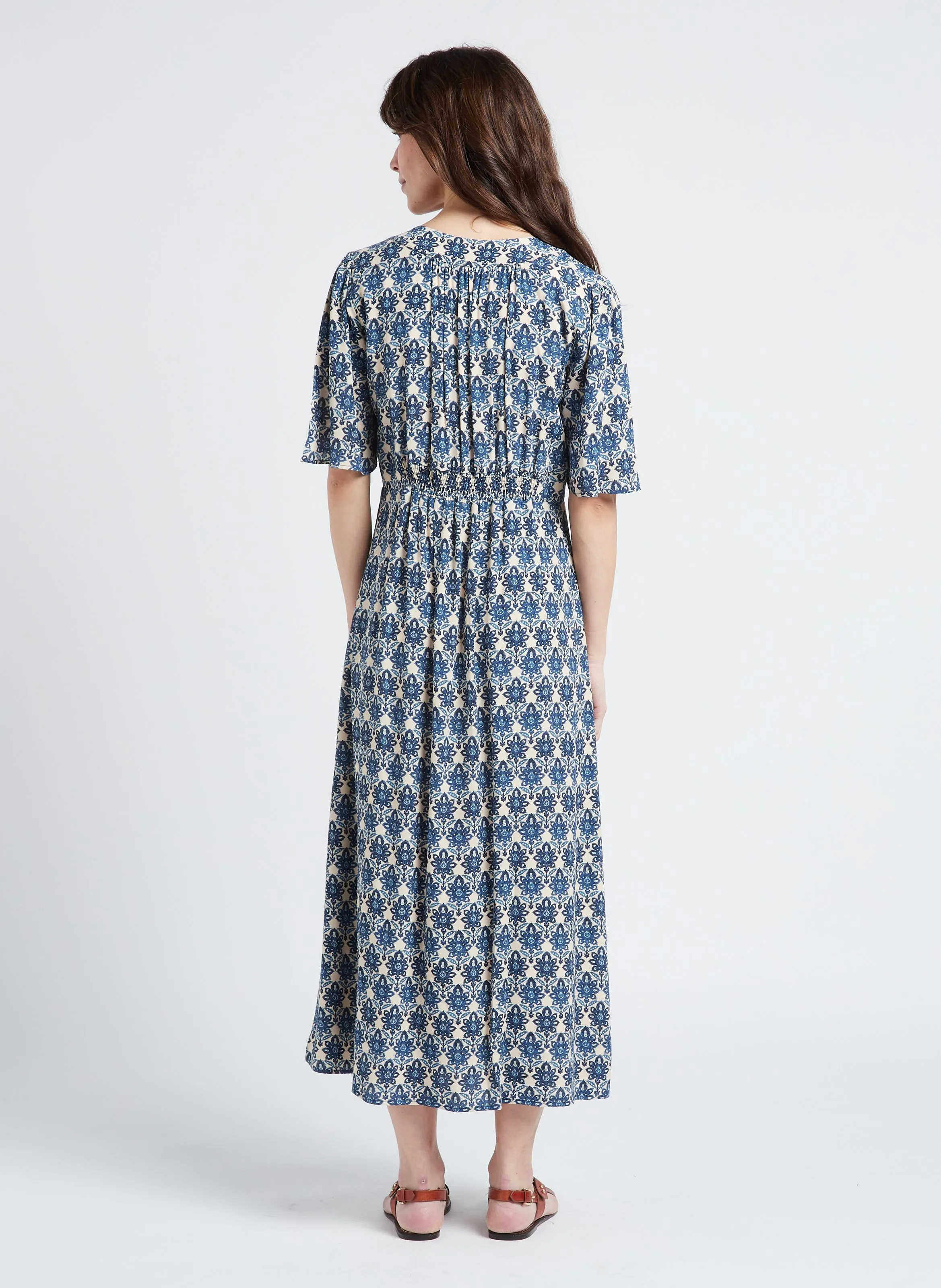 MAISON 123 ALANA  VESTIDO LARGO ESTAMPADO CON CUELLO DE PICO EN AZUL
