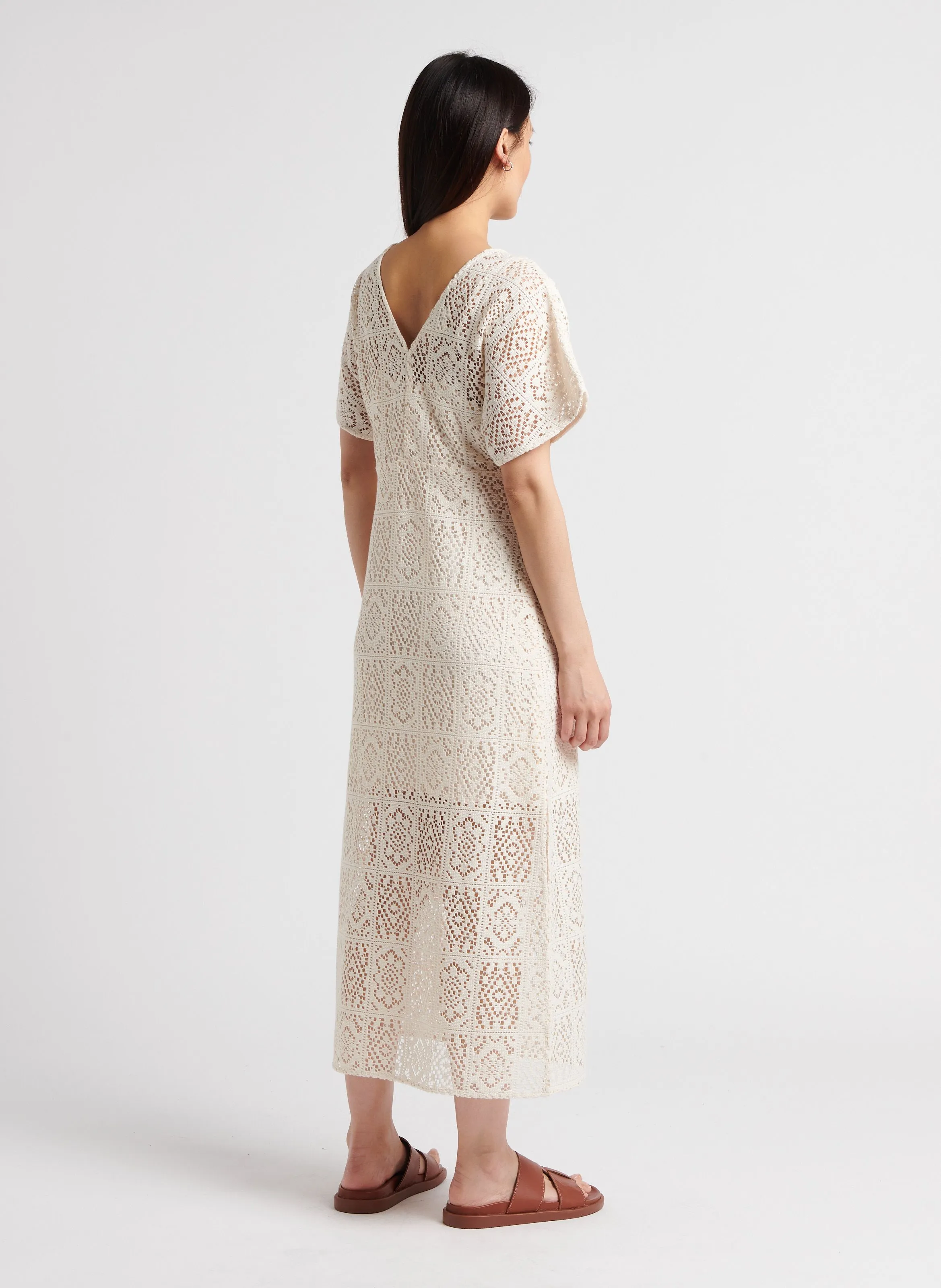 MAISON 123 CARIMA BIS  VESTIDO LARGO CON CUELLO EN V BORDADO EN BEIGE
