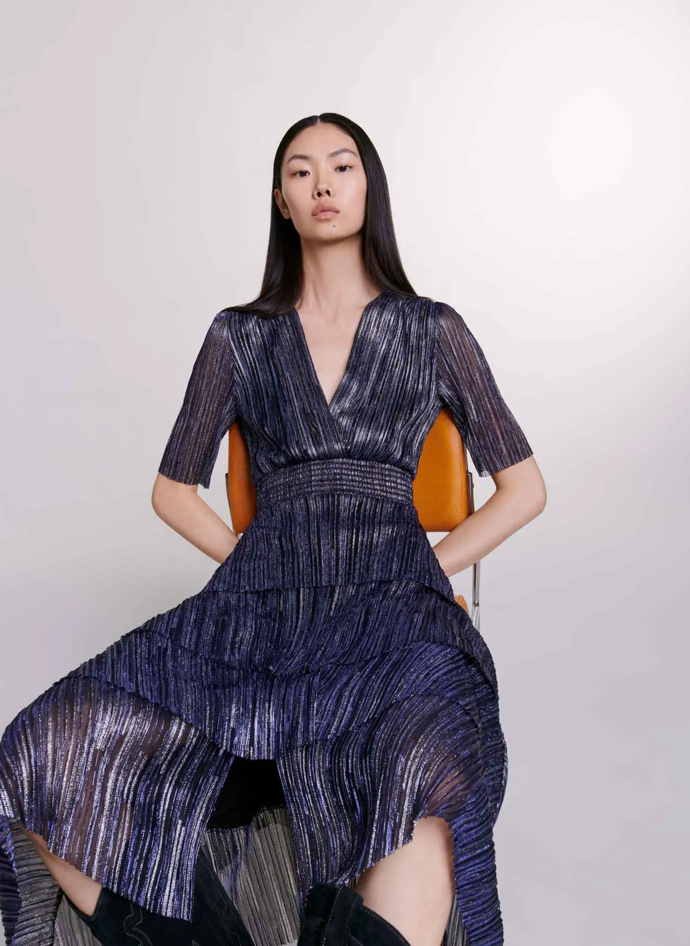 MAJE Vestido midi metalizado con volantes en azul