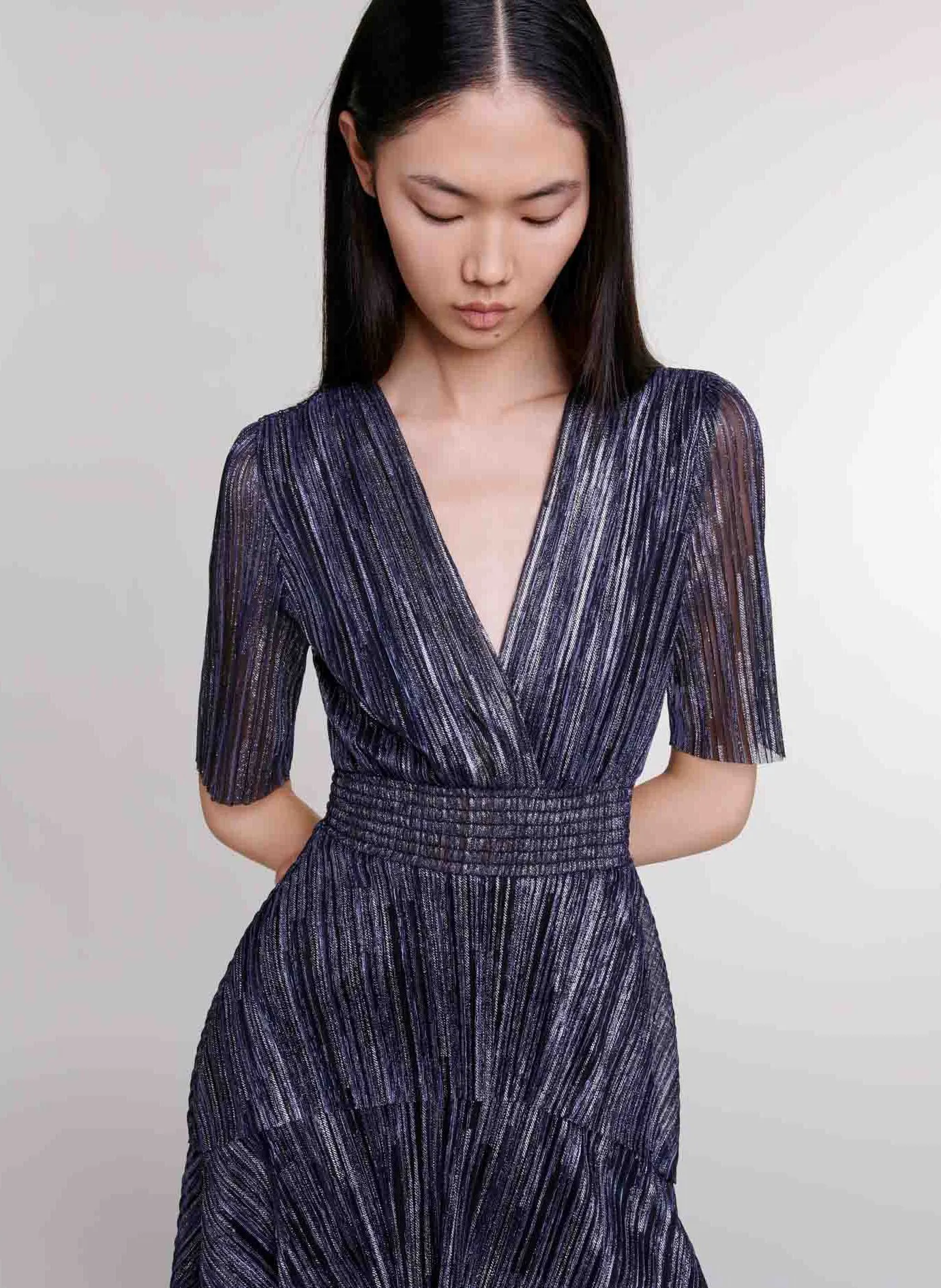MAJE Vestido midi metalizado con volantes en azul