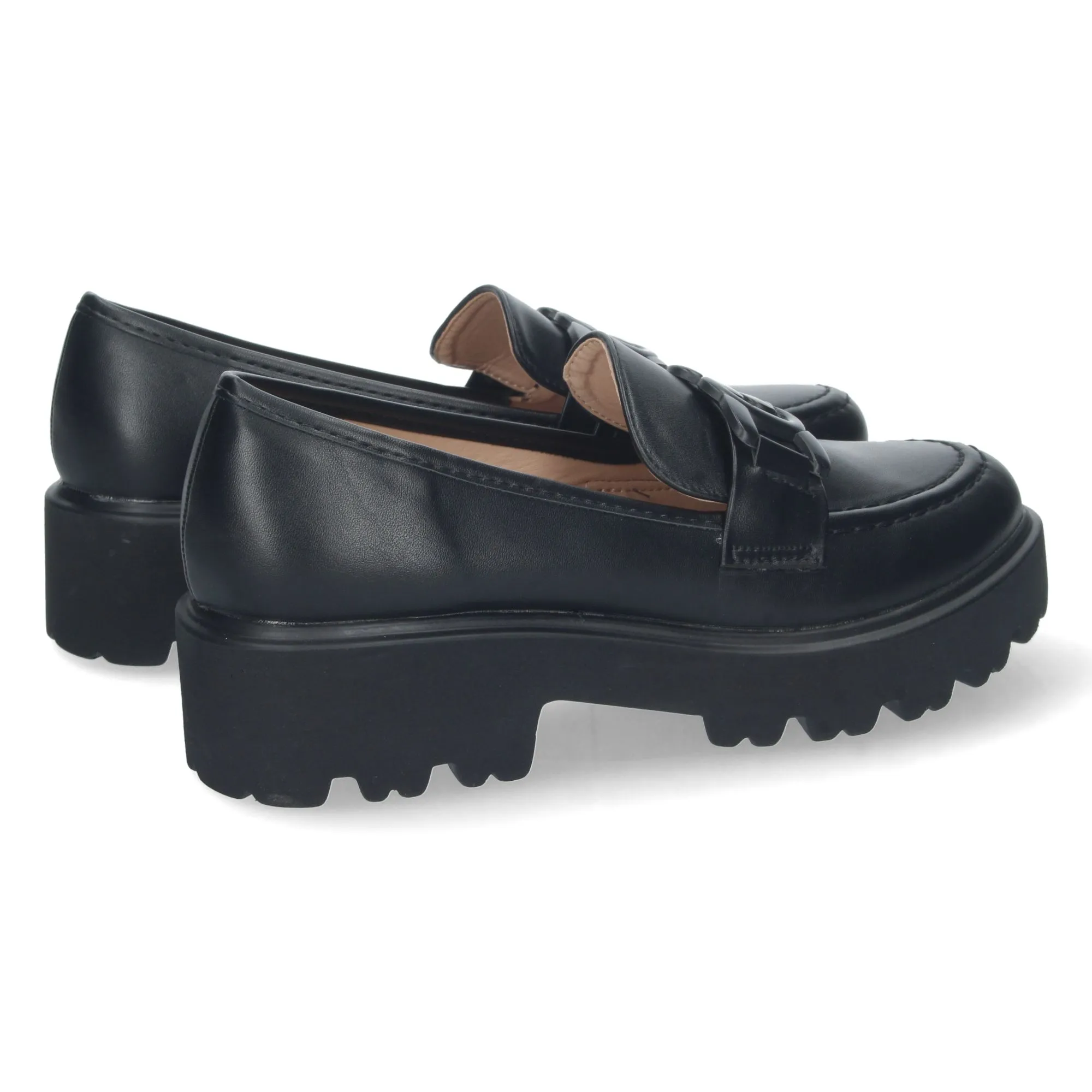 Mocasin plano con cadena en empeine mujer color negro