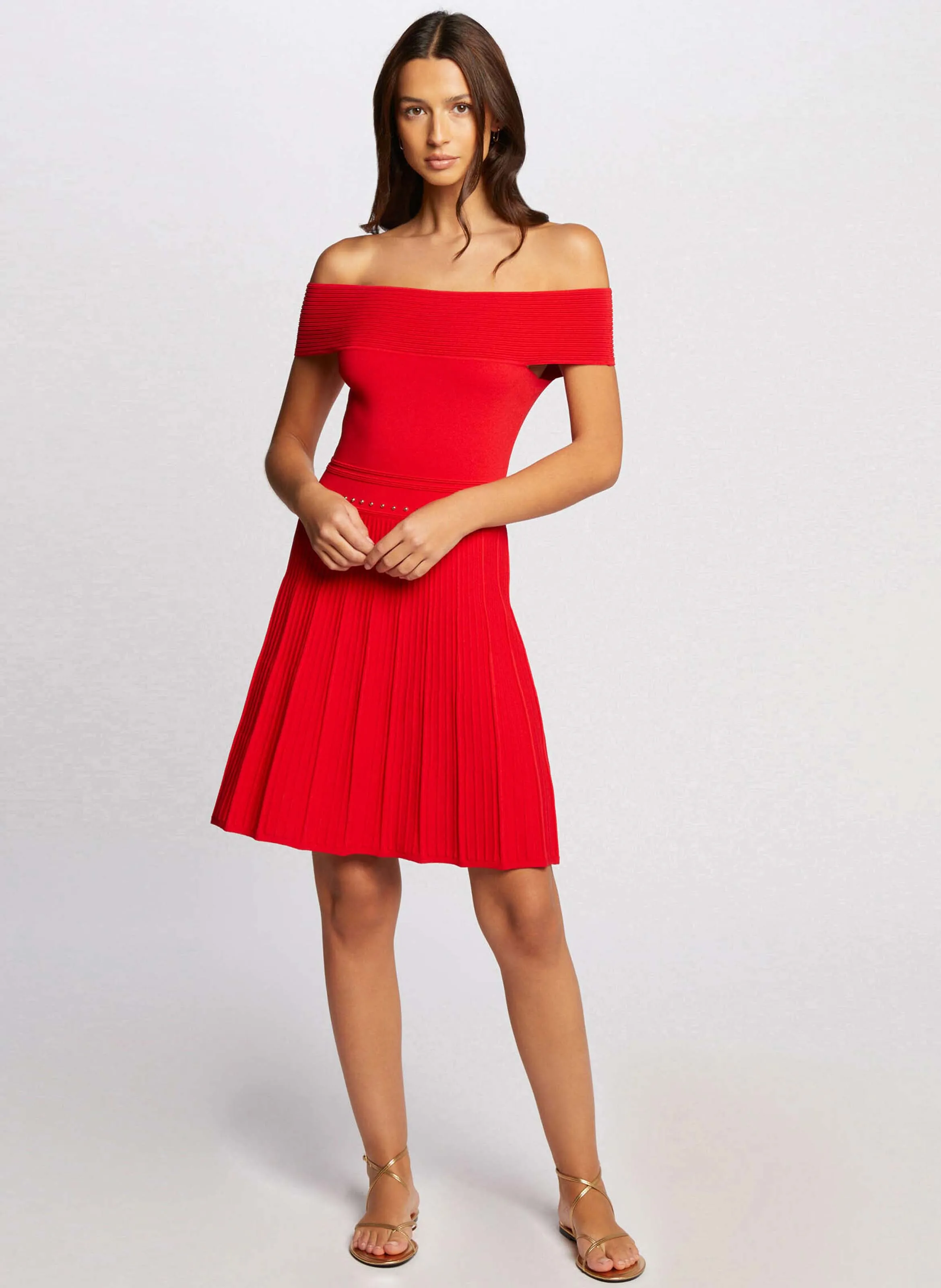 MORGAN RMCO  VESTIDO CORTO CON CUELLO BARDOT EN ROJO