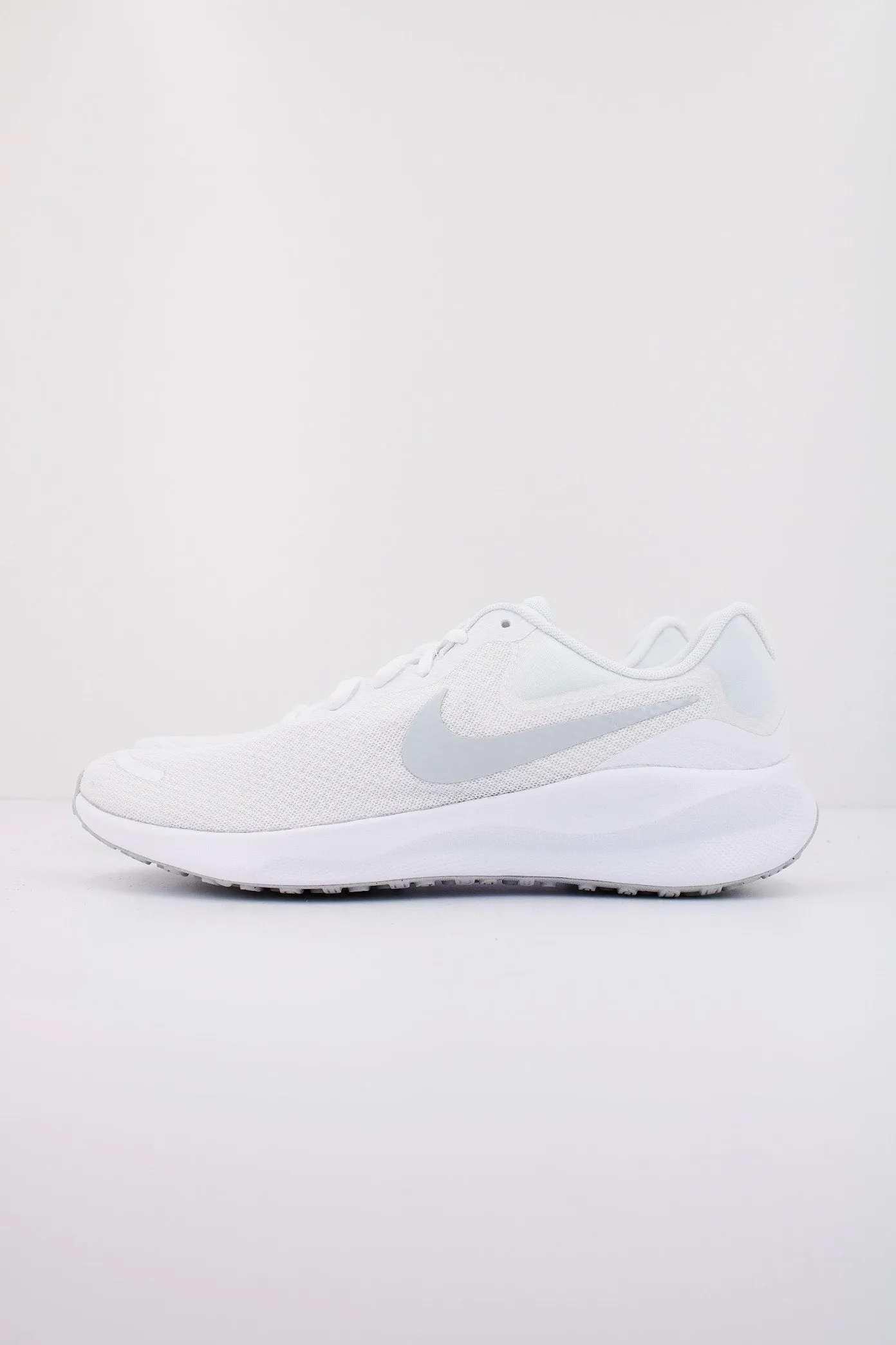 NIKE REVOLUTION 7