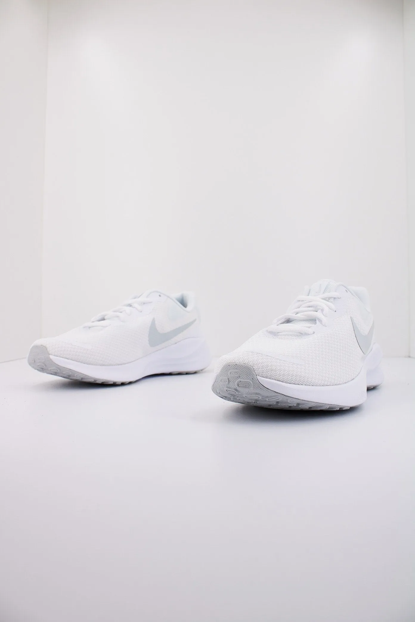 NIKE REVOLUTION 7