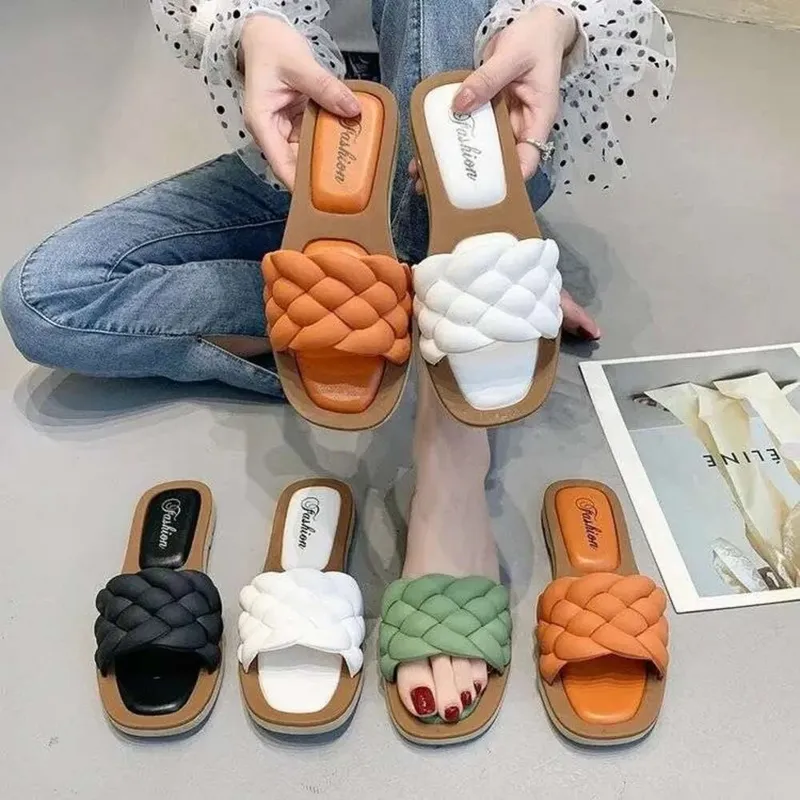 Nuevos estilos de verano Sandalias planas de cuero sin deslizamiento Contabilidad suave y cómodas para mujeres
