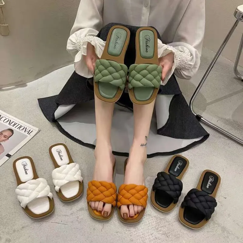 Nuevos estilos de verano Sandalias planas de cuero sin deslizamiento Contabilidad suave y cómodas para mujeres