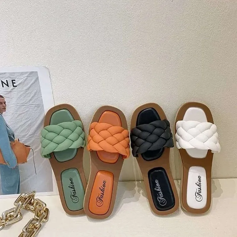 Nuevos estilos de verano Sandalias planas de cuero sin deslizamiento Contabilidad suave y cómodas para mujeres