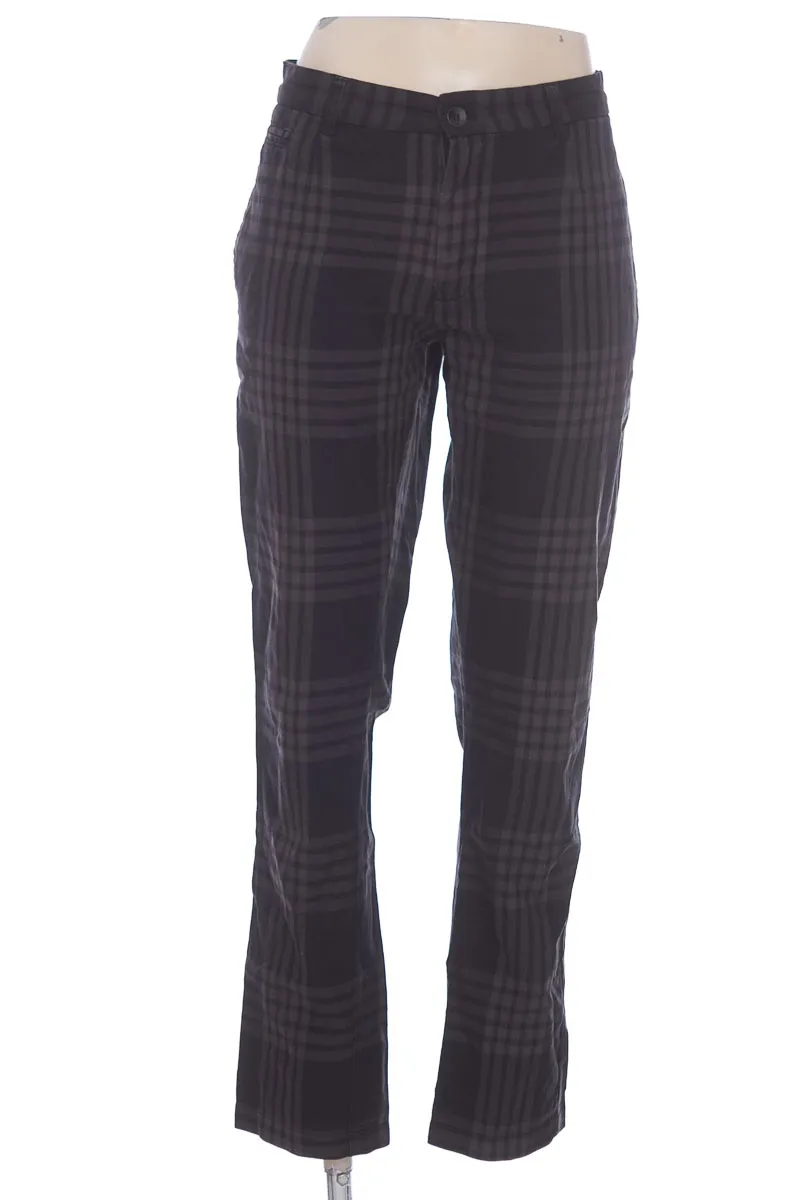 PANTALóN COLOR NEGRO  BASEMENT