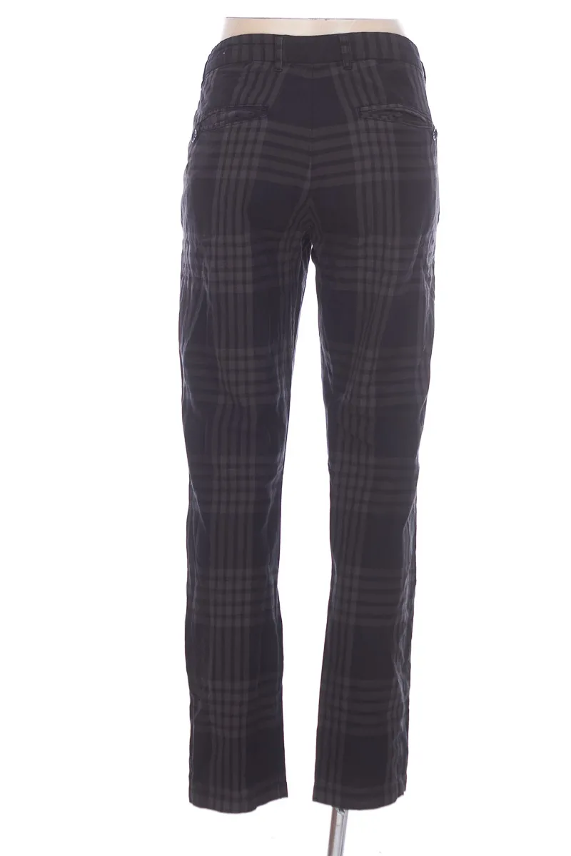 PANTALóN COLOR NEGRO  BASEMENT