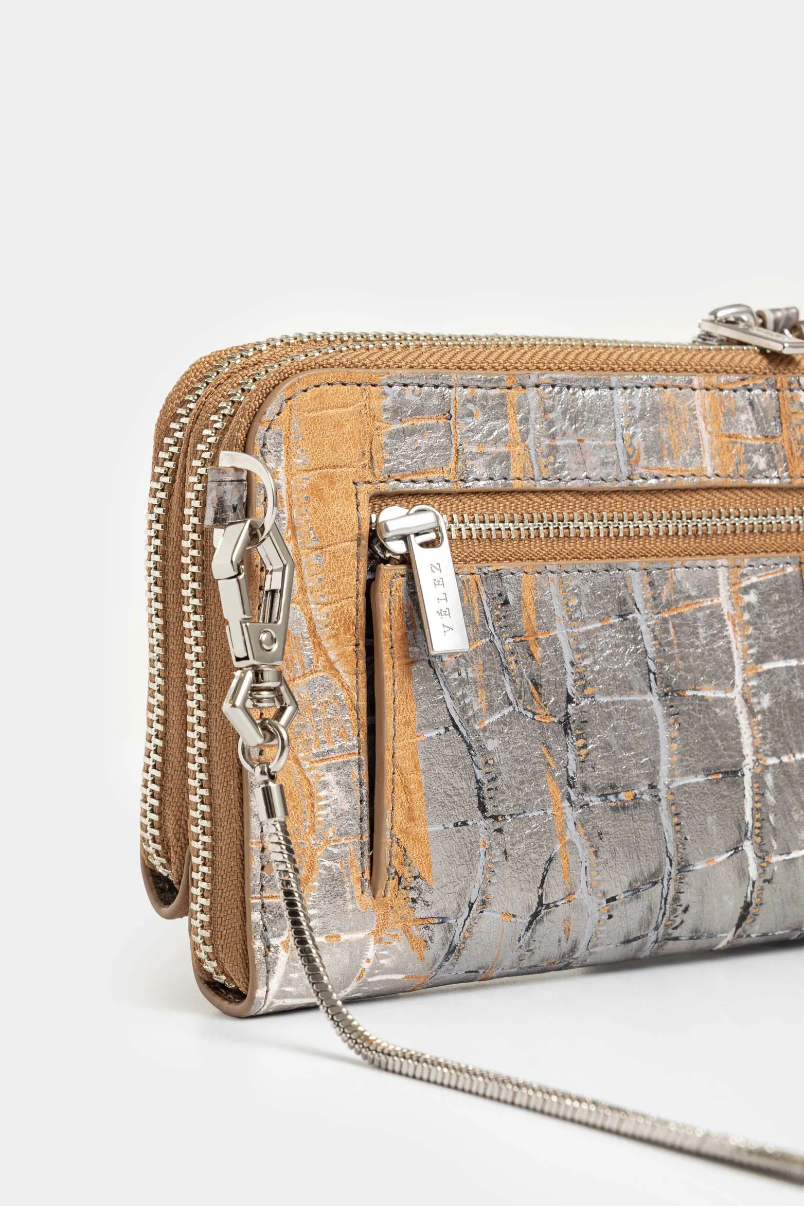 Porta chequera Ibiza de cuero folia para mujer cadena