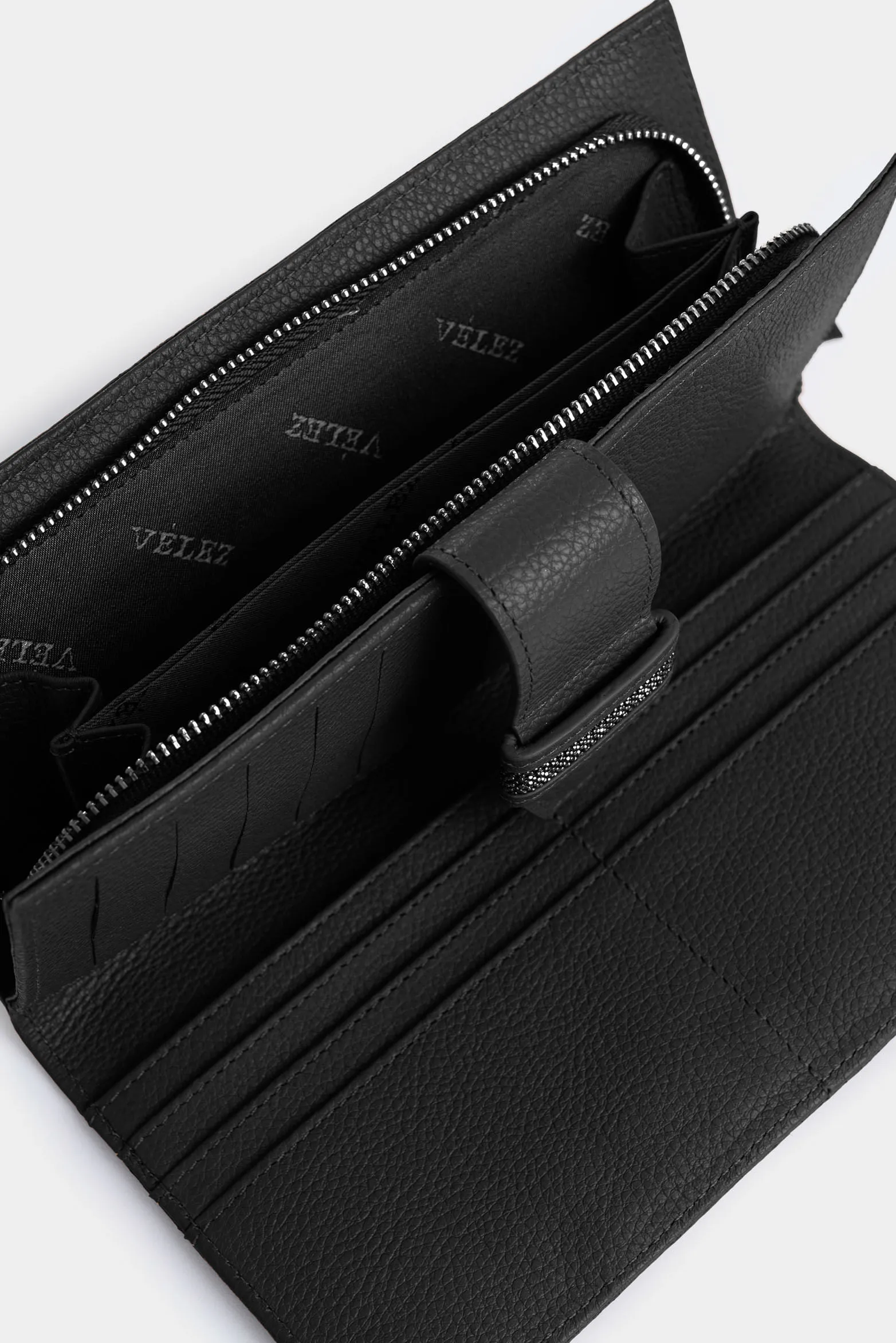Porta chequera Nudo de cuero para mujer detalle millaré