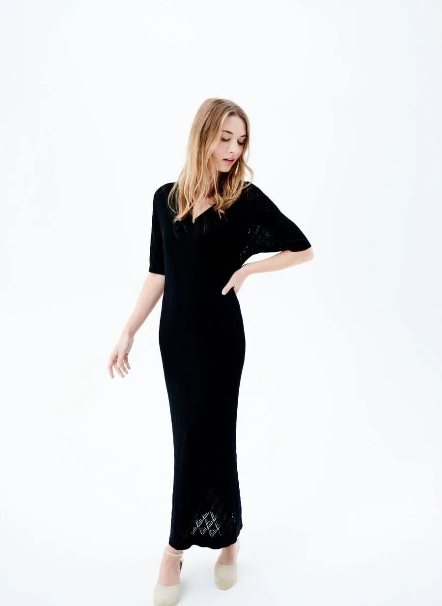 RAFIA  VESTIDO MIDI DE PUNTO CALADO CON CUELLO ABIERTO EN NEGRO