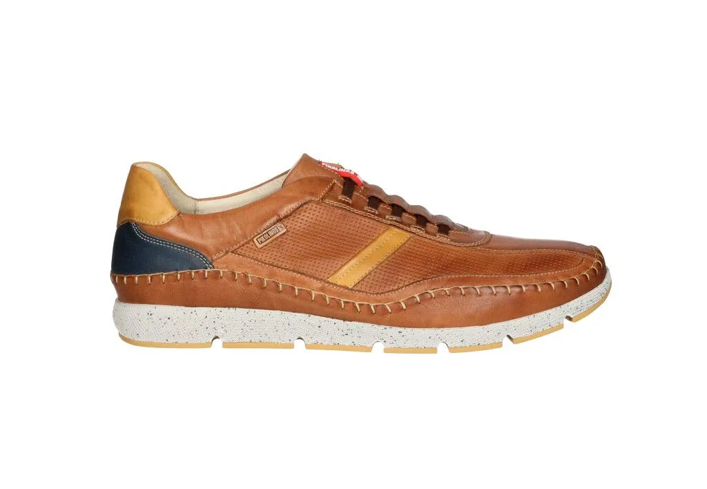 Sneaker Piel Cuero Laterales Picados Franja Mostaza Talon Azul