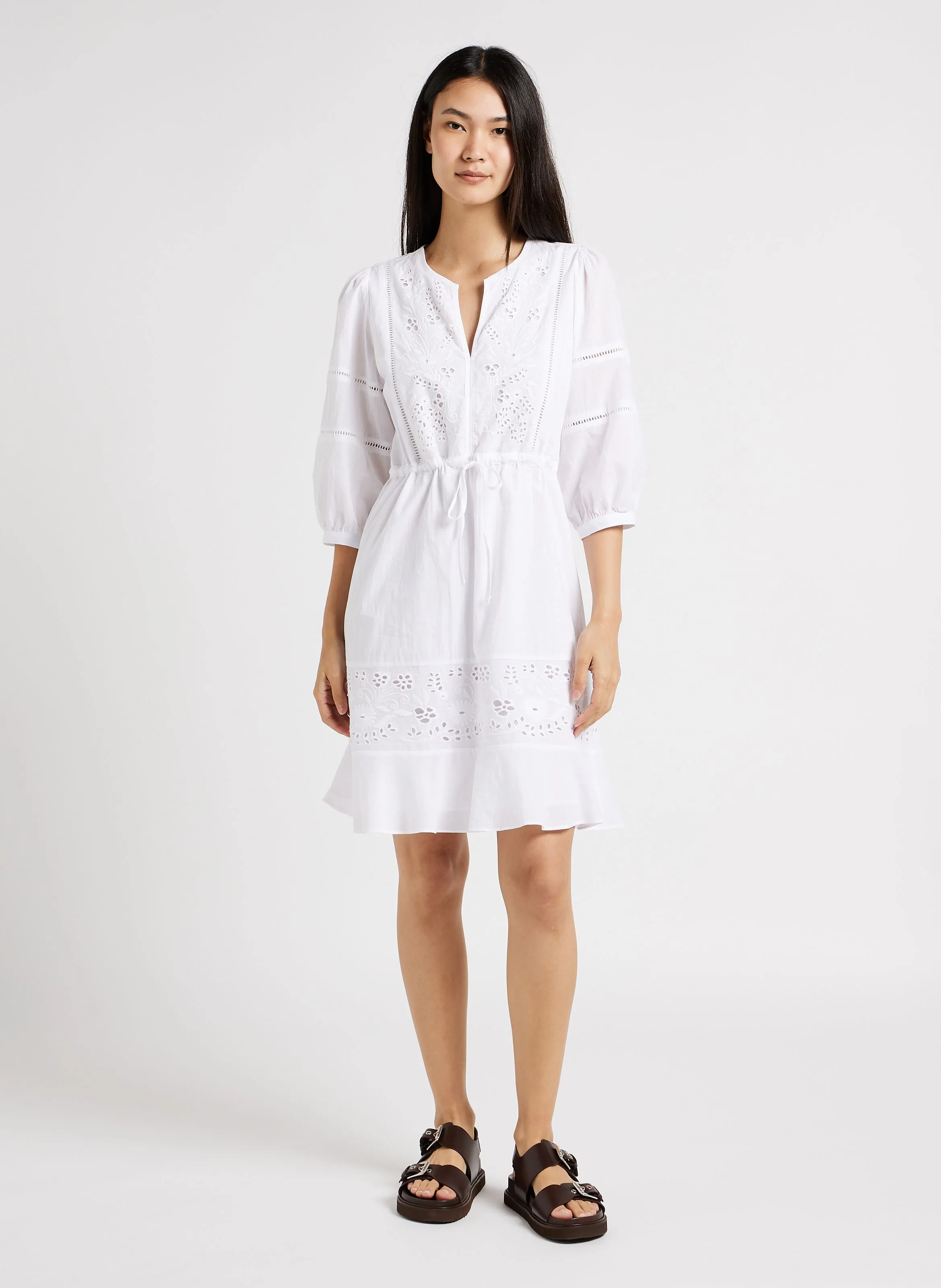 SUD EXPRESS ROMILDA  VESTIDO RECTO CON CUELLO TUNECINO DE ALGODóN BORDADO EN BLANCO