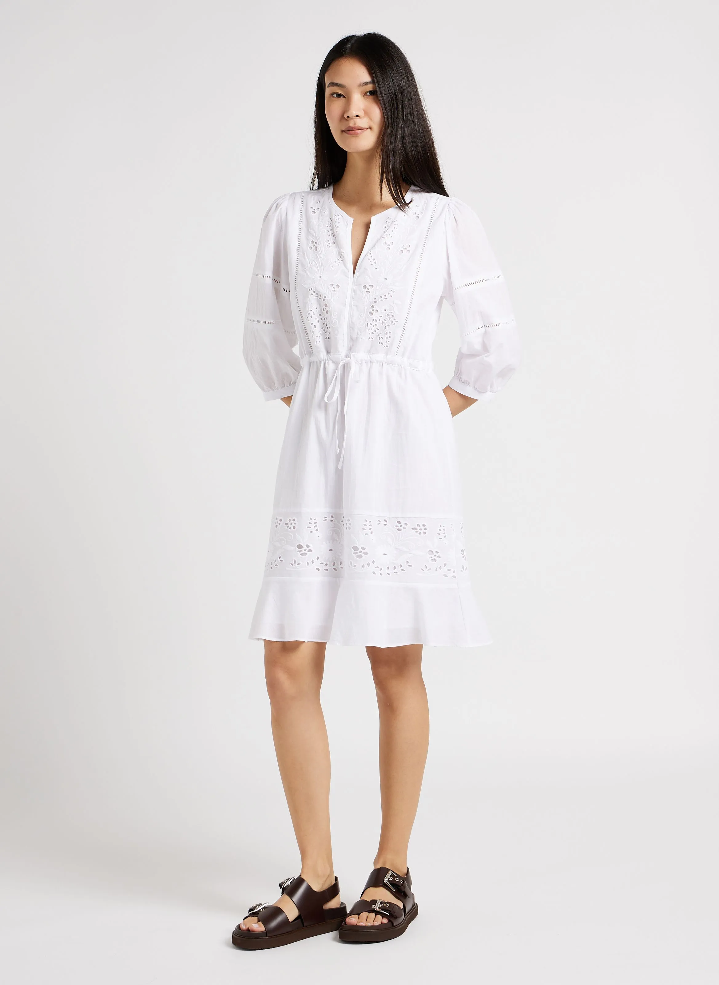 SUD EXPRESS ROMILDA  VESTIDO RECTO CON CUELLO TUNECINO DE ALGODóN BORDADO EN BLANCO