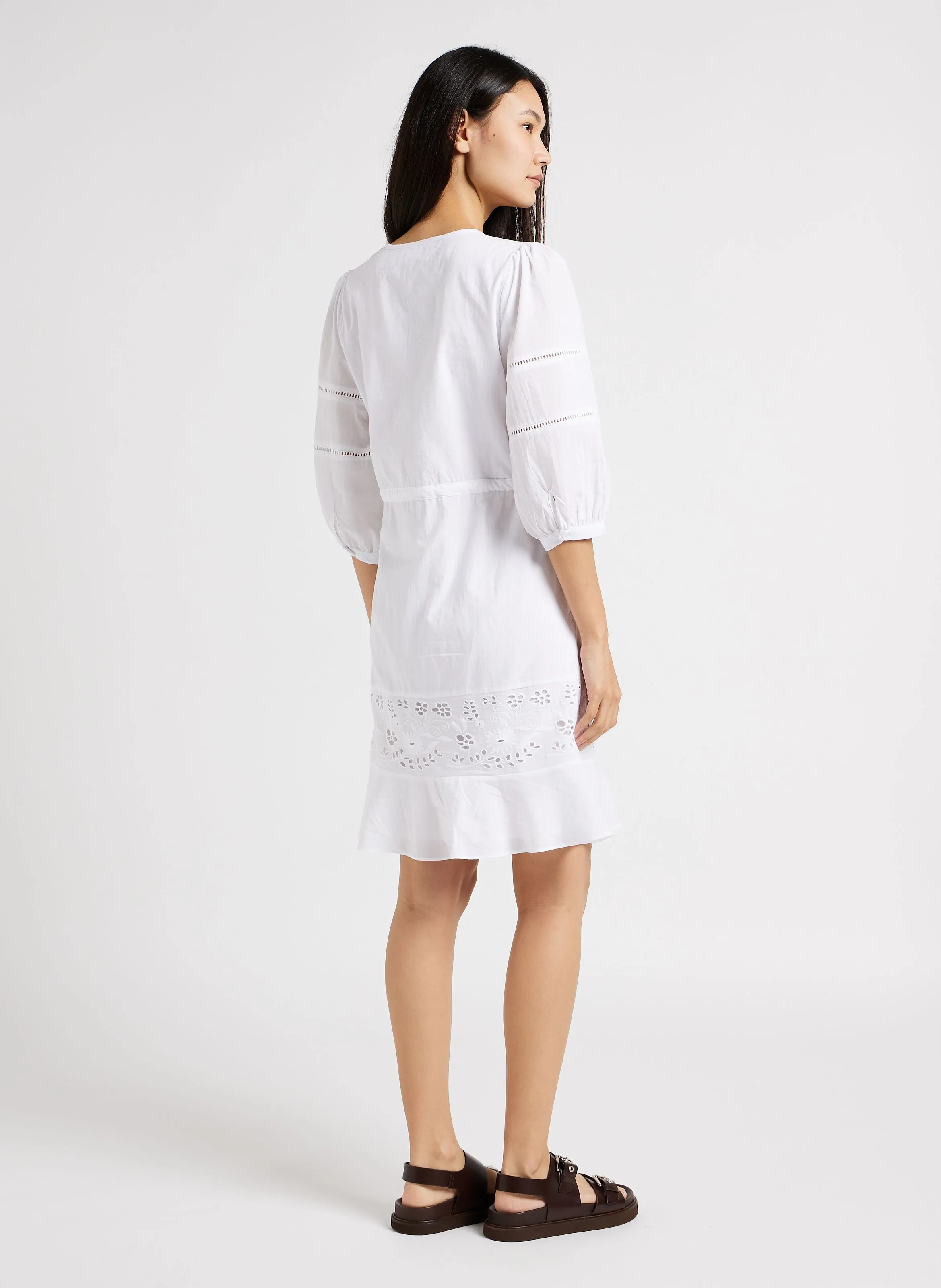 SUD EXPRESS ROMILDA  VESTIDO RECTO CON CUELLO TUNECINO DE ALGODóN BORDADO EN BLANCO