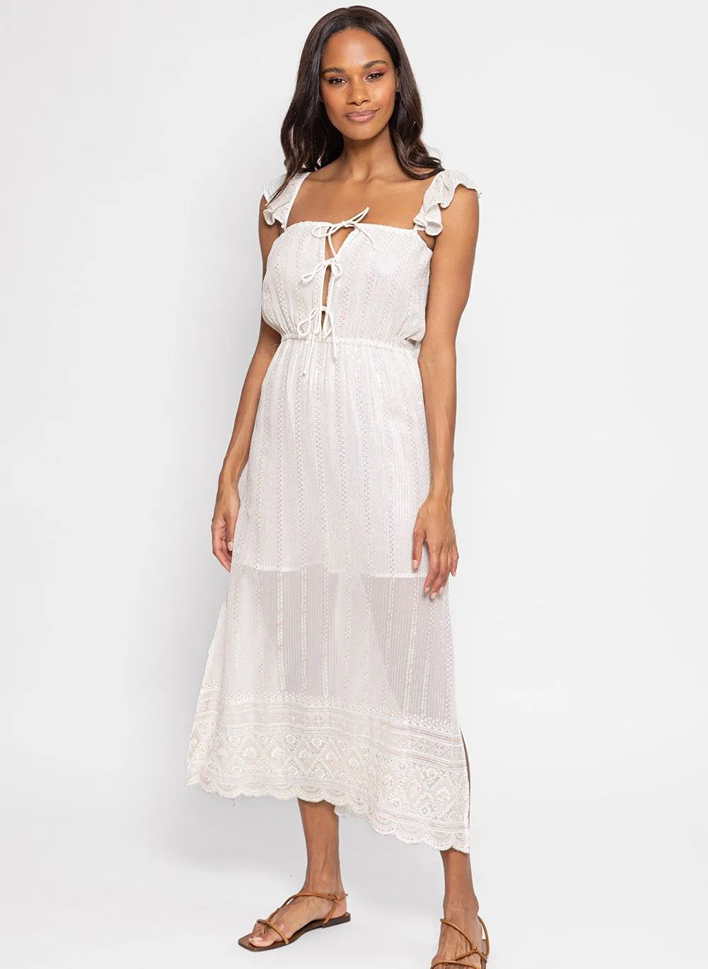 SUNDRESS AMOUR  VESTIDO LARGO RECTO BORDADO CON CUELLO CUADRADO EN BLANCO