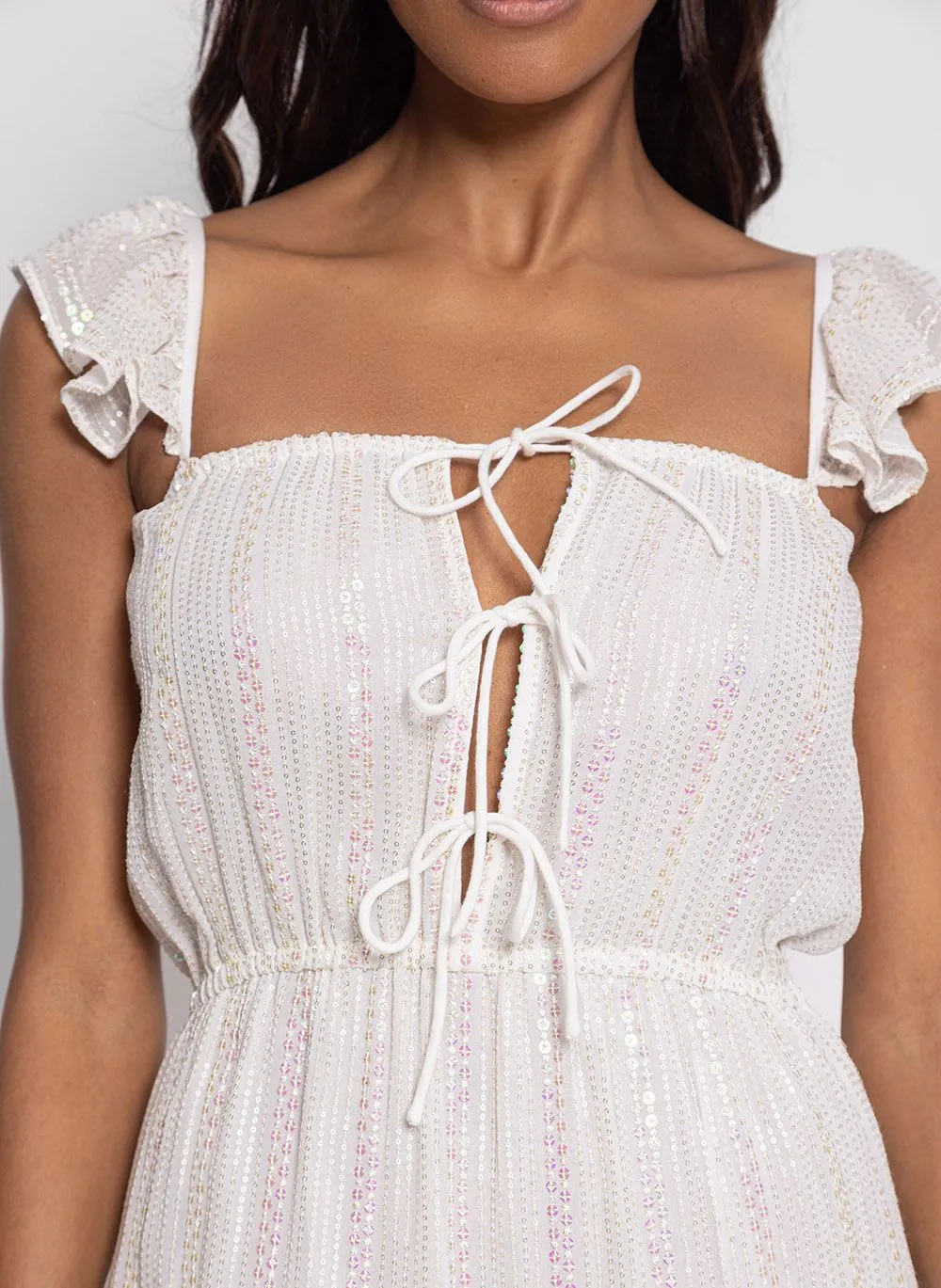 SUNDRESS AMOUR  VESTIDO LARGO RECTO BORDADO CON CUELLO CUADRADO EN BLANCO
