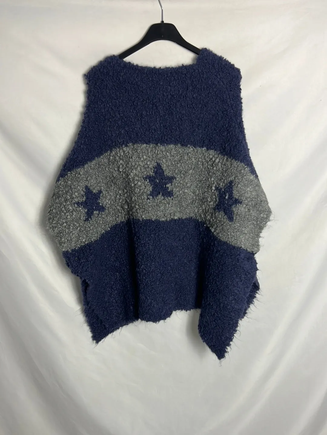 THE HIP TEE. Poncho bicolor estrellas. T U