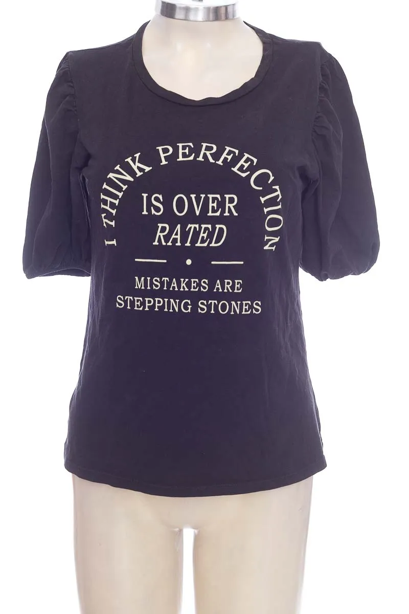 TOP / CAMISETA COLOR NEGRO  FOR ME TOO