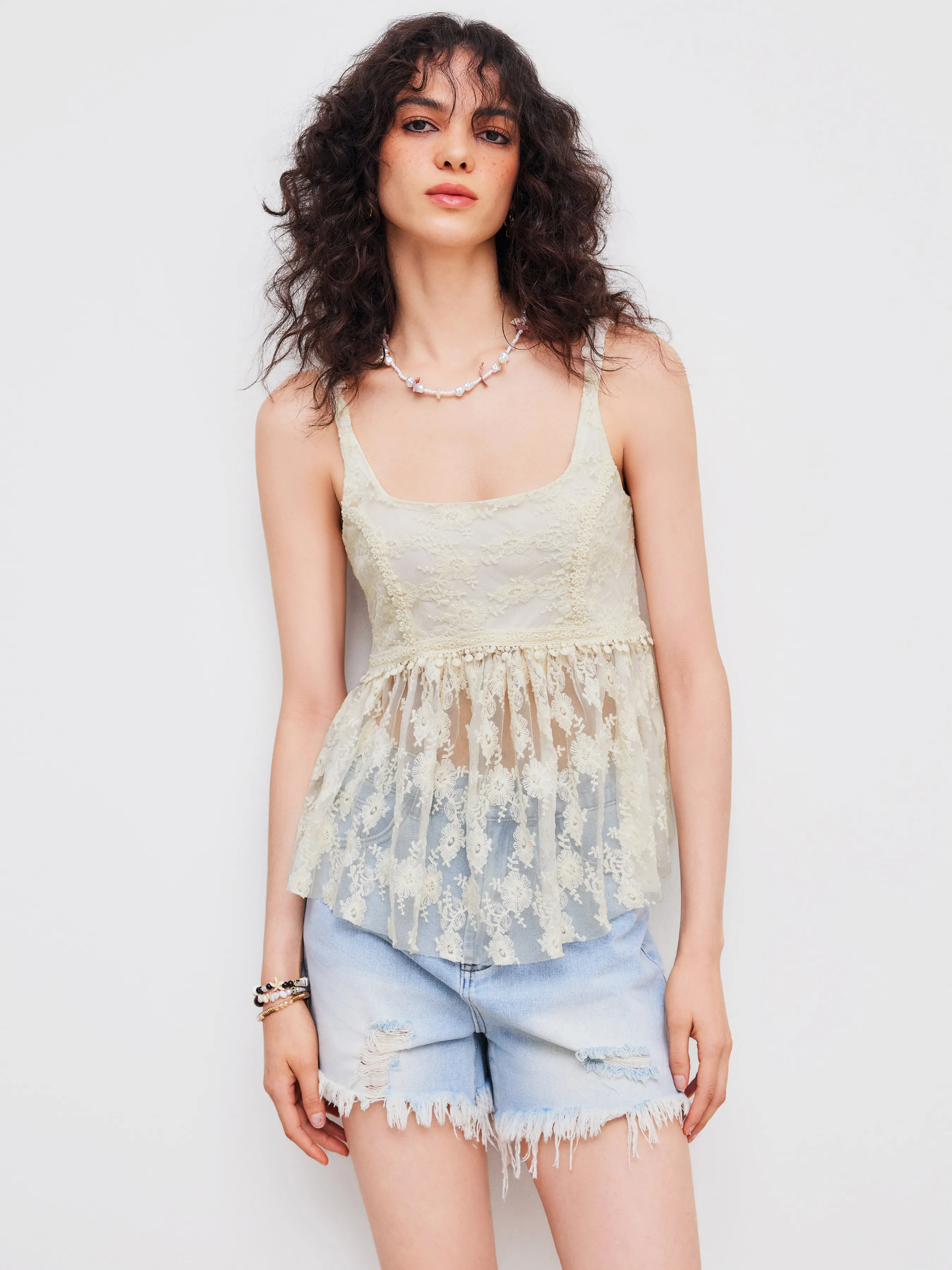 Top Cami con Volante en el Dobladillo y Cuello Redondo de Encaje Sólido
