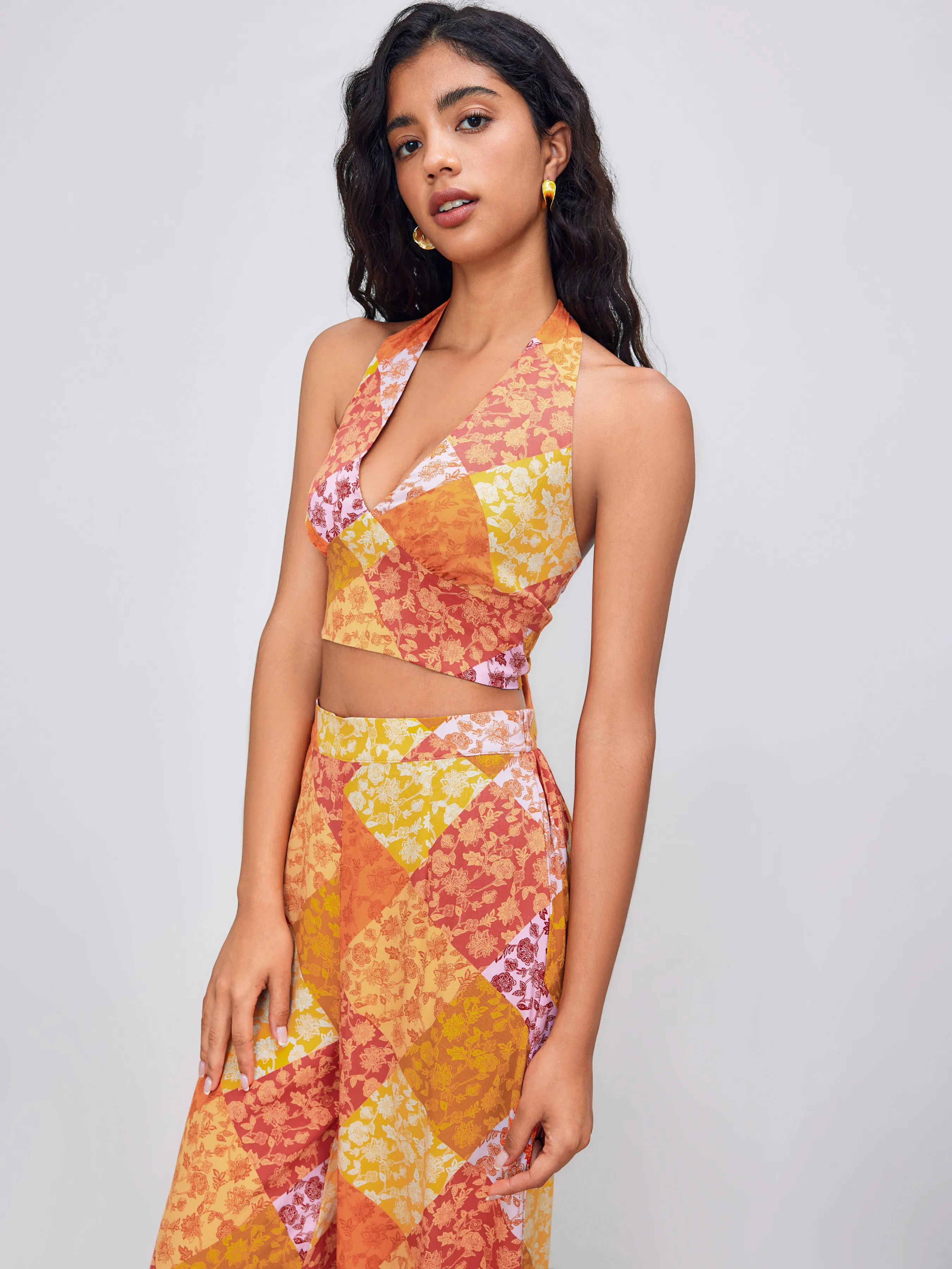 Top Corto Anudado Colorblock con Cuello Halter en V