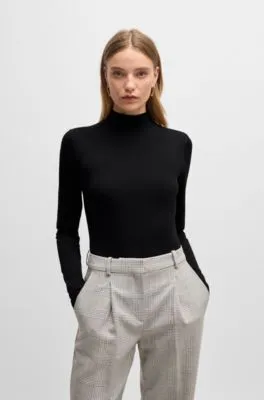 Top extra slim fit con cuello caja