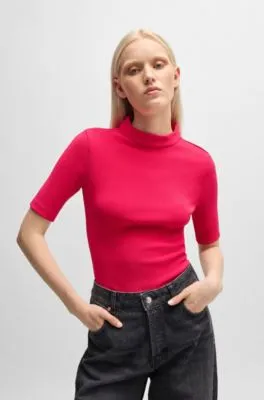 Top slim fit de punto de canalé con cuello medio