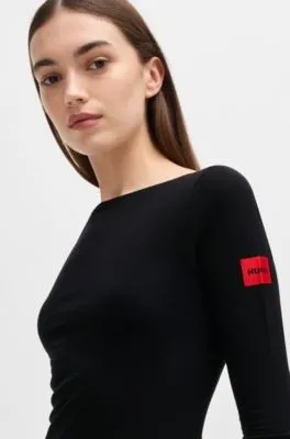 Top térmico slim fit con etiqueta con logo roja